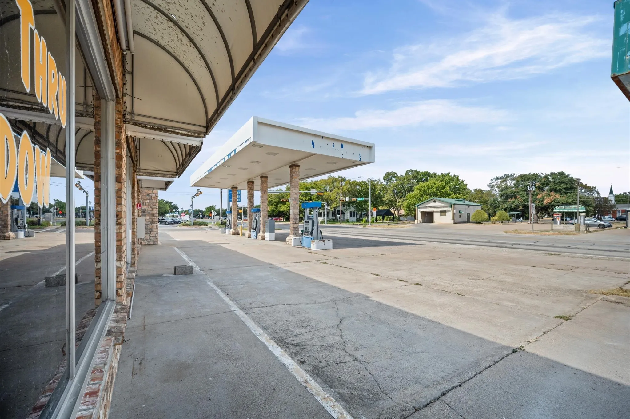 Retail For Sale in Ellis County , 407 W Ennis Avenue, Ennis, Texas 75119, 0, 0, Garage spaces, 0 Sqft, built in 1960, mls#21375582, Real Estate Agent in Ennis, Homes For Sale in Ellis county, Homes For Sale in Ennis, Realtor in Ennis Texas, Real Estate Brokerage Independent Realty Texas, Luminita Cordes Realtor