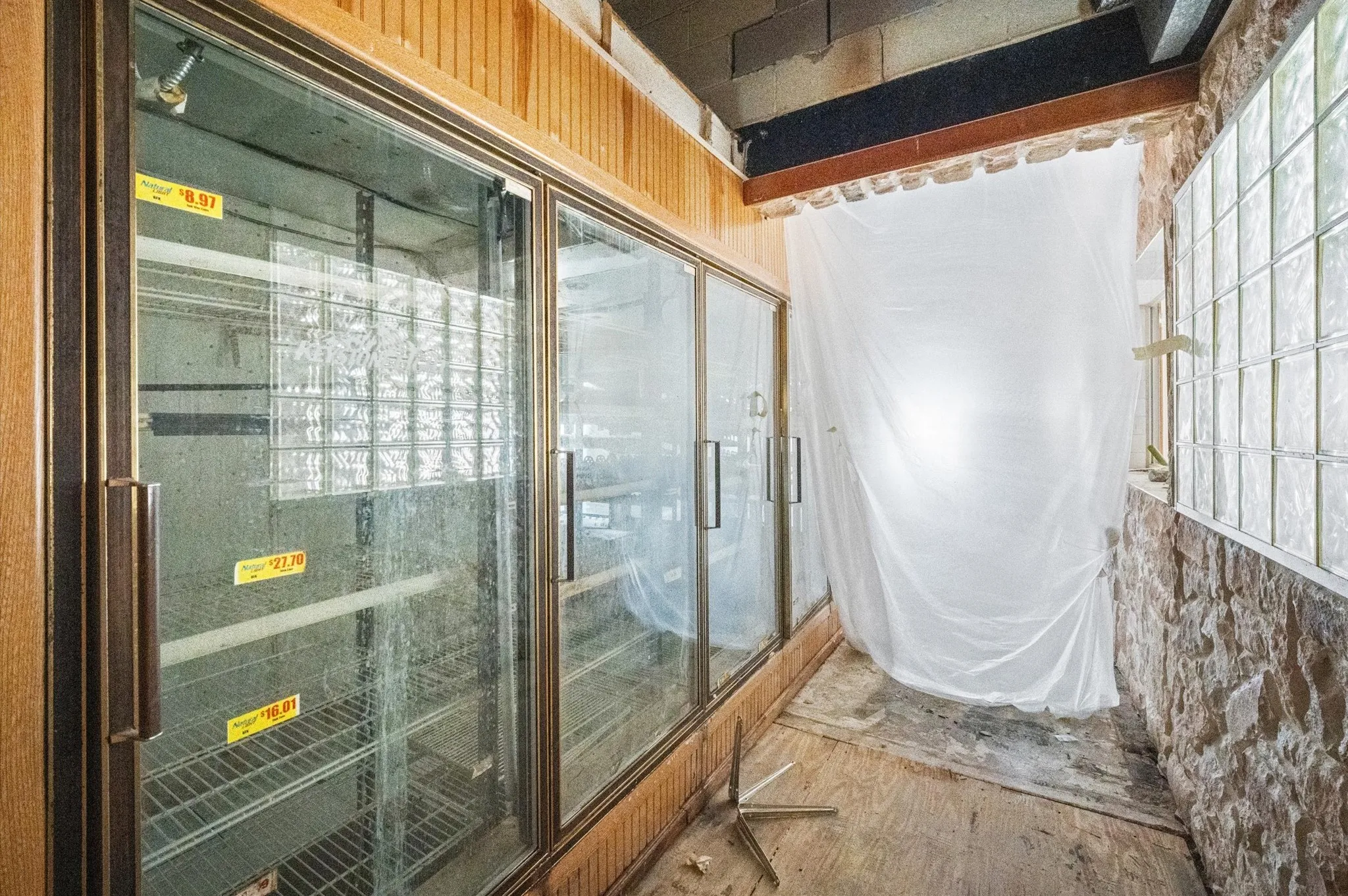 Retail For Sale in Ellis County , 407 W Ennis Avenue, Ennis, Texas 75119, 0, 0, Garage spaces, 0 Sqft, built in 1960, mls#21375582, Real Estate Agent in Ennis, Homes For Sale in Ellis county, Homes For Sale in Ennis, Realtor in Ennis Texas, Real Estate Brokerage Independent Realty Texas, Luminita Cordes Realtor