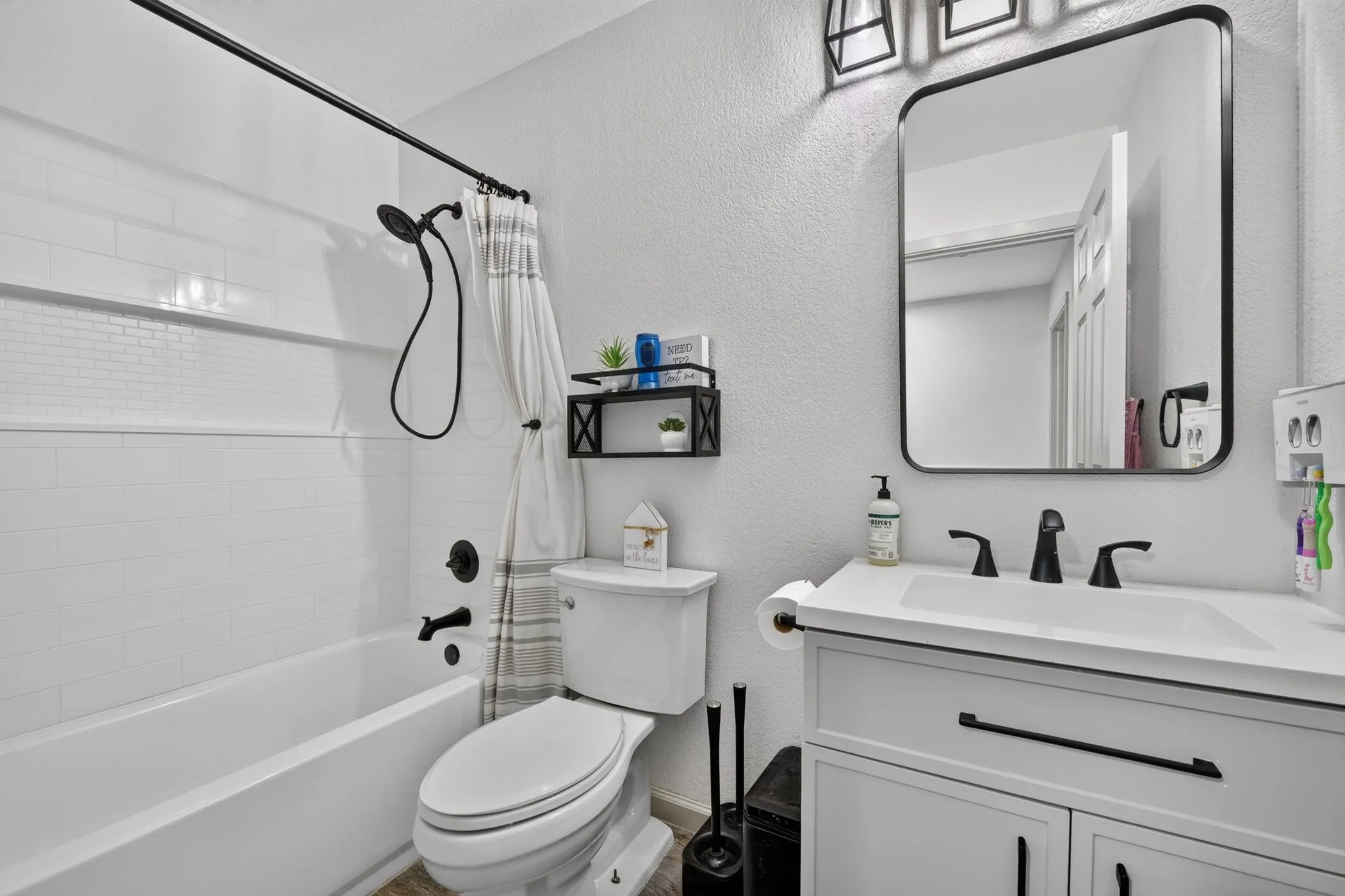 Single Family Residence For Sale in Tarrant County , 9228 Jason Drive, White Settlement, Texas 76108, 3 Bedroom, 2 Bathroom, 2 Garage spaces, 1,497 Sqft, built in 2005, mls#21379992, Real Estate Agent in White Settlement, Homes For Sale in Tarrant county, Homes For Sale in White Settlement, Realtor in White Settlement Texas, Real Estate Brokerage Independent Realty Texas, Luminita Cordes Realtor
