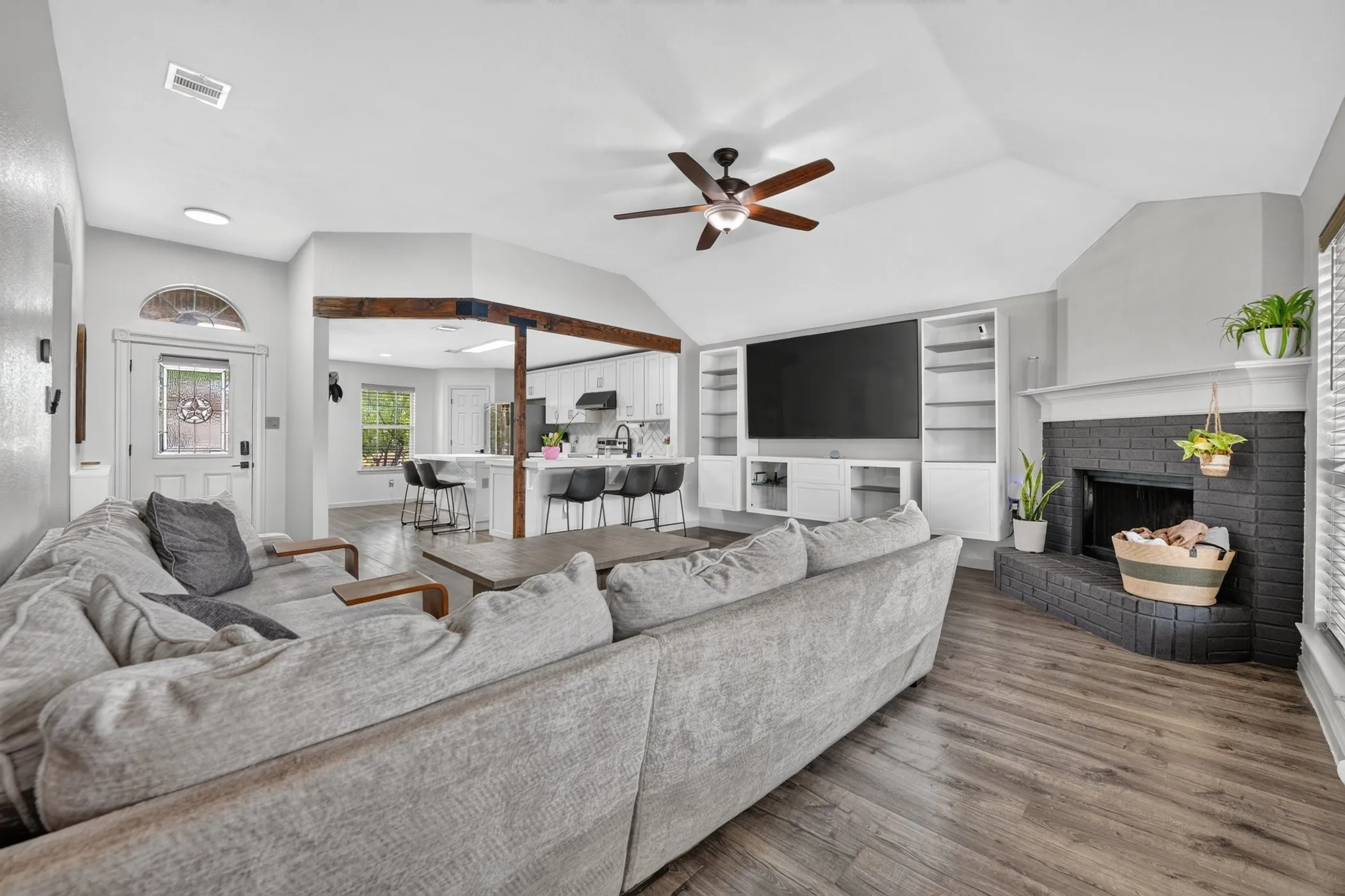 Single Family Residence For Sale in Tarrant County , 9228 Jason Drive, White Settlement, Texas 76108, 3 Bedroom, 2 Bathroom, 2 Garage spaces, 1,497 Sqft, built in 2005, mls#21379992, Real Estate Agent in White Settlement, Homes For Sale in Tarrant county, Homes For Sale in White Settlement, Realtor in White Settlement Texas, Real Estate Brokerage Independent Realty Texas, Luminita Cordes Realtor