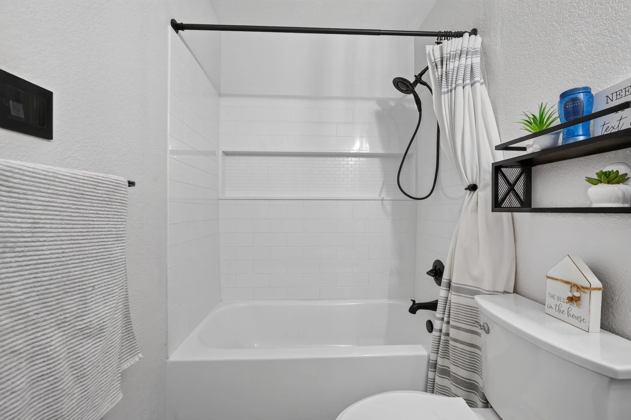 Single Family Residence For Sale in Tarrant County , 9228 Jason Drive, White Settlement, Texas 76108, 3 Bedroom, 2 Bathroom, 2 Garage spaces, 1,497 Sqft, built in 2005, mls#21379992, Real Estate Agent in White Settlement, Homes For Sale in Tarrant county, Homes For Sale in White Settlement, Realtor in White Settlement Texas, Real Estate Brokerage Independent Realty Texas, Luminita Cordes Realtor