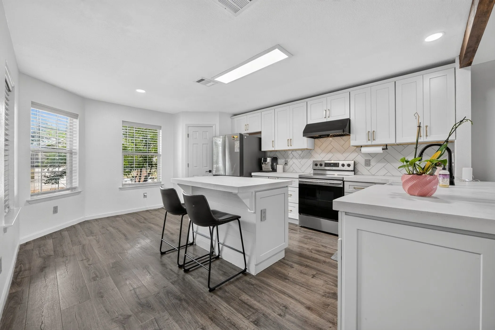 Single Family Residence For Sale in Tarrant County , 9228 Jason Drive, White Settlement, Texas 76108, 3 Bedroom, 2 Bathroom, 2 Garage spaces, 1,497 Sqft, built in 2005, mls#21379992, Real Estate Agent in White Settlement, Homes For Sale in Tarrant county, Homes For Sale in White Settlement, Realtor in White Settlement Texas, Real Estate Brokerage Independent Realty Texas, Luminita Cordes Realtor