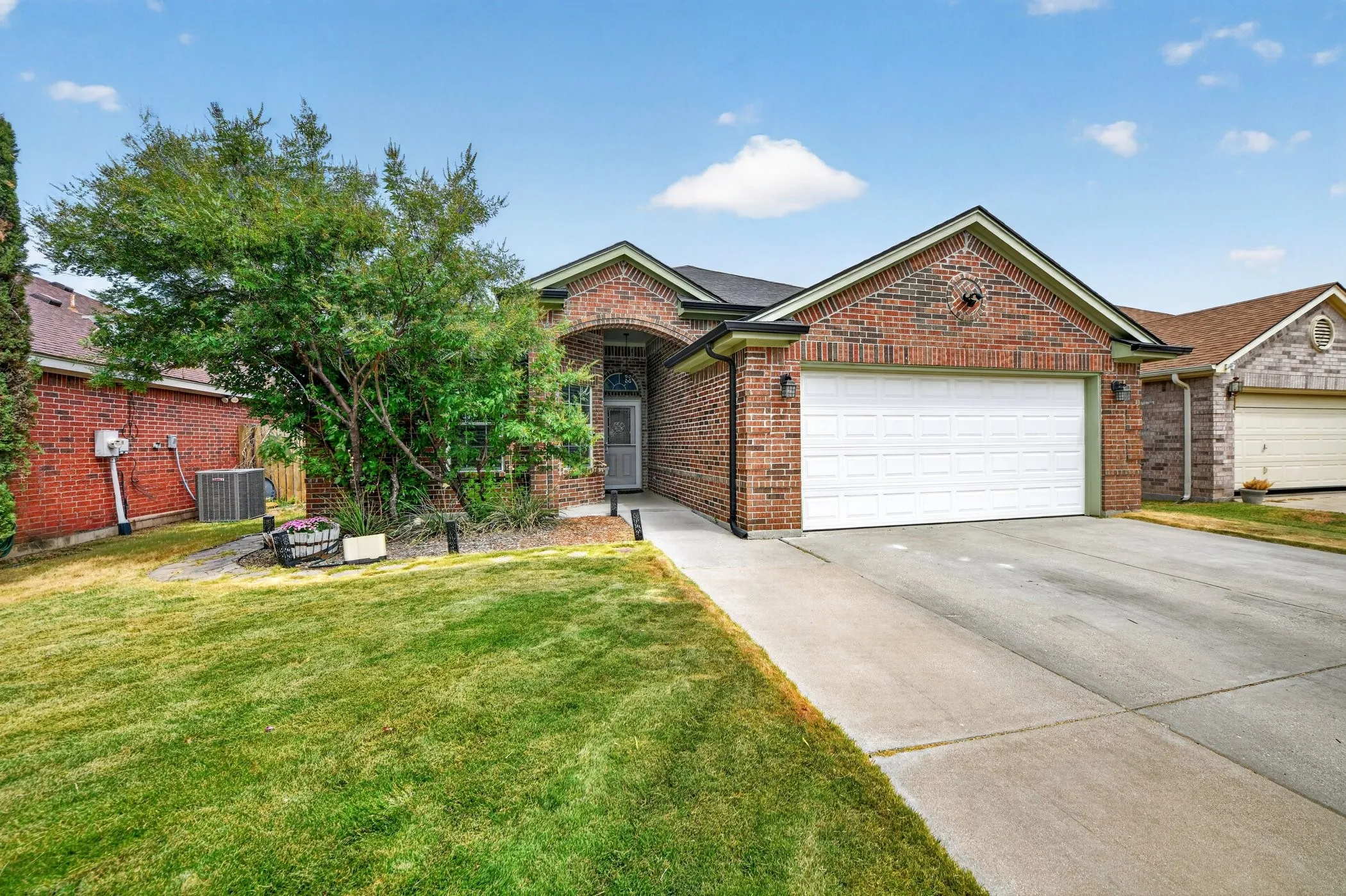 Single Family Residence For Sale in Tarrant County , 9228 Jason Drive, White Settlement, Texas 76108, 3 Bedroom, 2 Bathroom, 2 Garage spaces, 1,497 Sqft, built in 2005, mls#21379992, Real Estate Agent in White Settlement, Homes For Sale in Tarrant county, Homes For Sale in White Settlement, Realtor in White Settlement Texas, Real Estate Brokerage Independent Realty Texas, Luminita Cordes Realtor