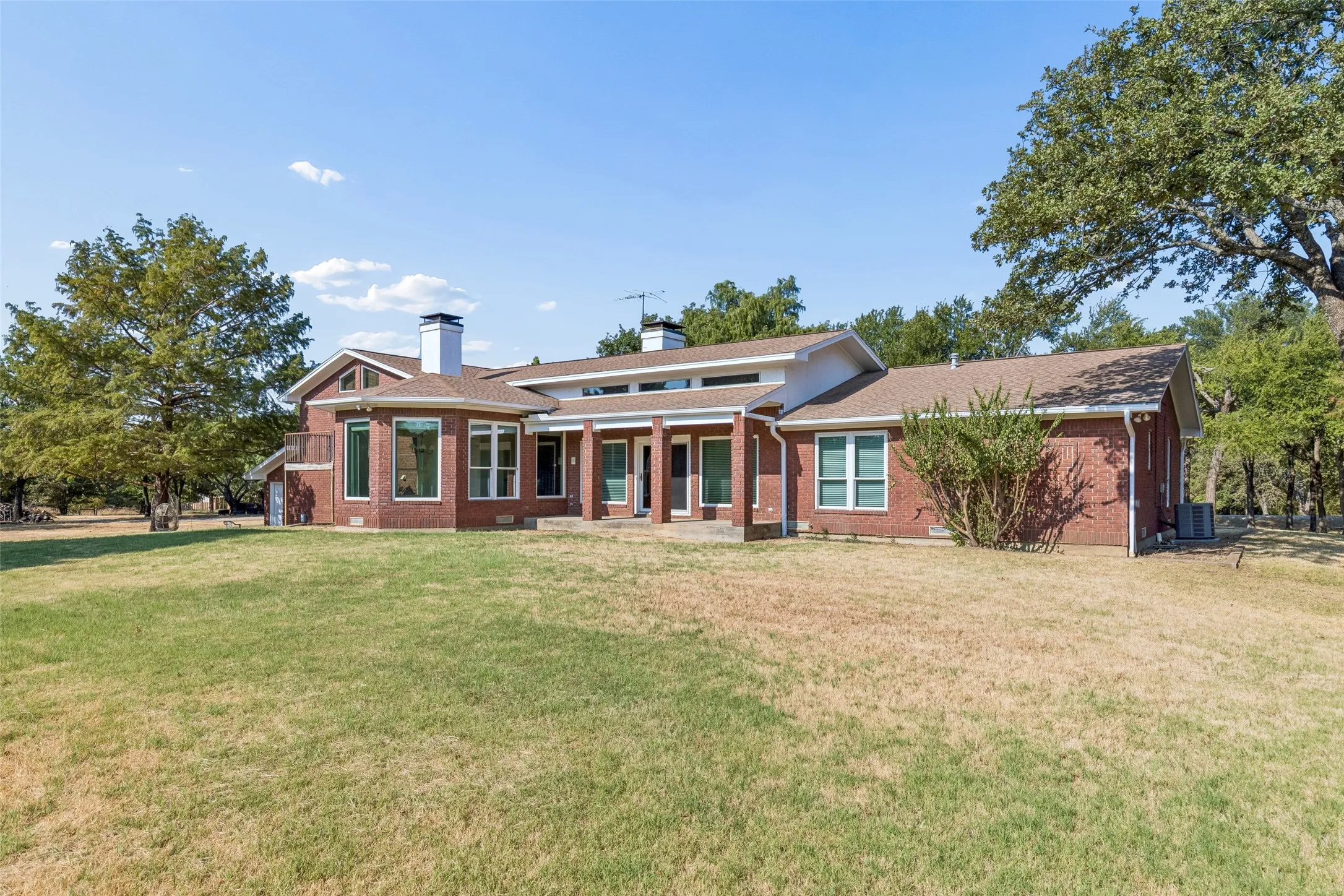 Single Family Residence For Sale in Denton County , 1155 Point Vista Road, Hickory Creek, Texas 75065, 3 Bedroom, 3 Bathroom, 3 Garage spaces, 2,979 Sqft, built in 1995, mls#21333248, Real Estate Agent in Hickory Creek, Homes For Sale in Denton county, Homes For Sale in Hickory Creek, Realtor in Hickory Creek Texas, Real Estate Brokerage Independent Realty Texas, Luminita Cordes Realtor