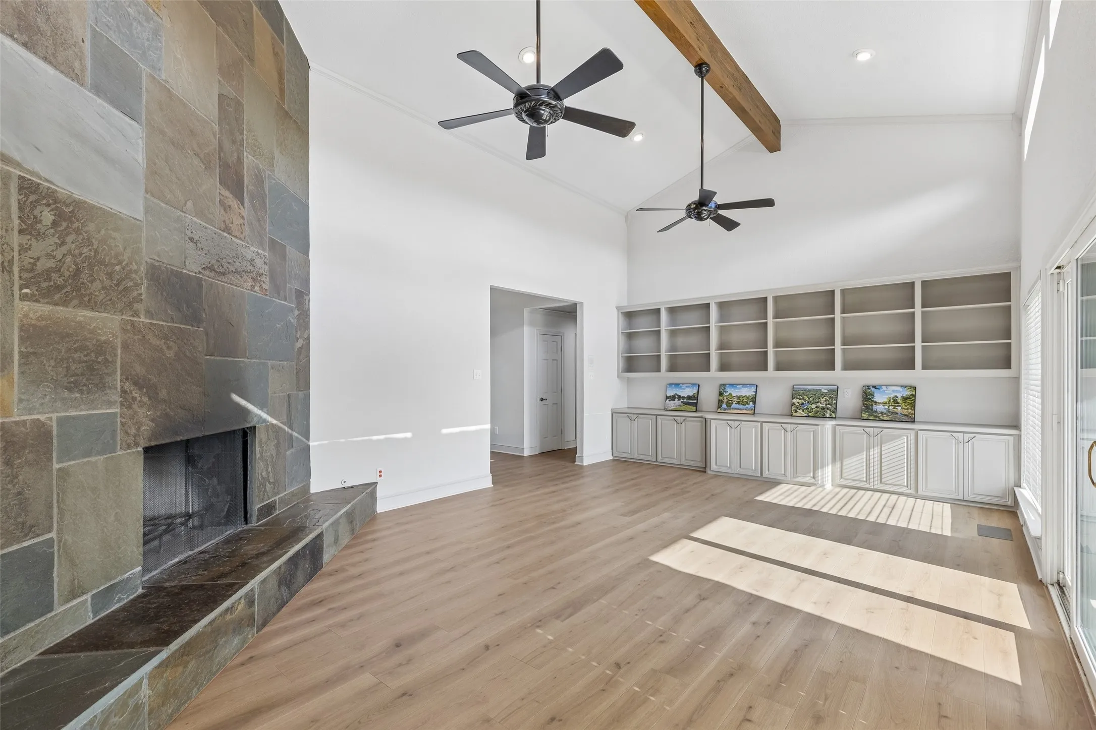 Single Family Residence For Sale in Denton County , 1155 Point Vista Road, Hickory Creek, Texas 75065, 3 Bedroom, 3 Bathroom, 3 Garage spaces, 2,979 Sqft, built in 1995, mls#21333248, Real Estate Agent in Hickory Creek, Homes For Sale in Denton county, Homes For Sale in Hickory Creek, Realtor in Hickory Creek Texas, Real Estate Brokerage Independent Realty Texas, Luminita Cordes Realtor