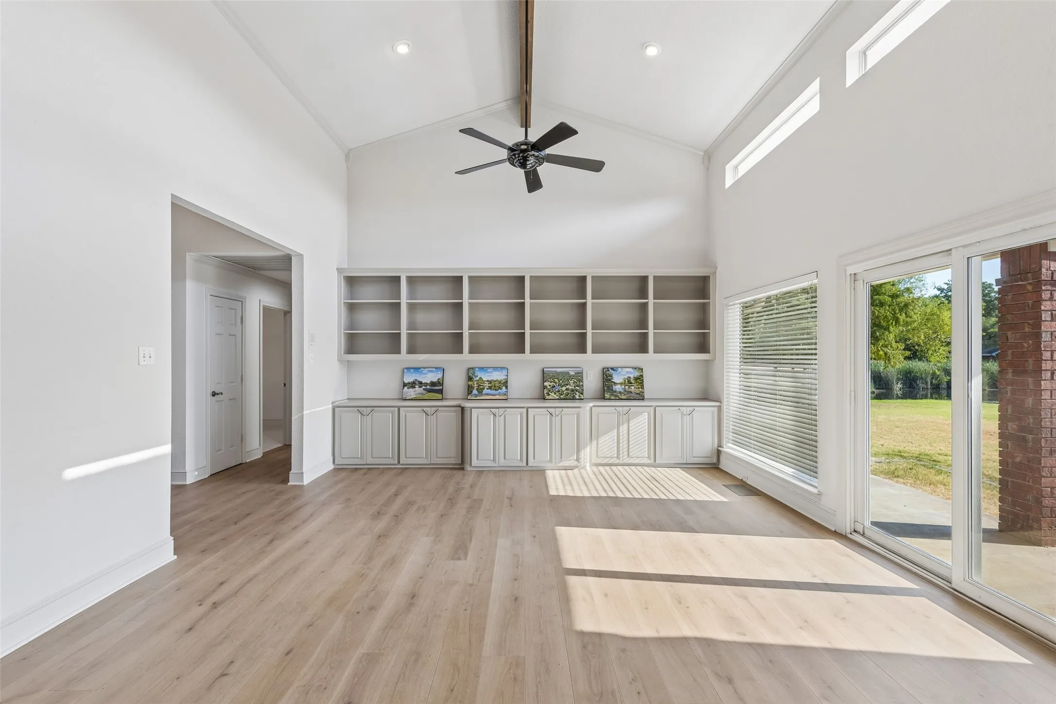 Single Family Residence For Sale in Denton County , 1155 Point Vista Road, Hickory Creek, Texas 75065, 3 Bedroom, 3 Bathroom, 3 Garage spaces, 2,979 Sqft, built in 1995, mls#21333248, Real Estate Agent in Hickory Creek, Homes For Sale in Denton county, Homes For Sale in Hickory Creek, Realtor in Hickory Creek Texas, Real Estate Brokerage Independent Realty Texas, Luminita Cordes Realtor