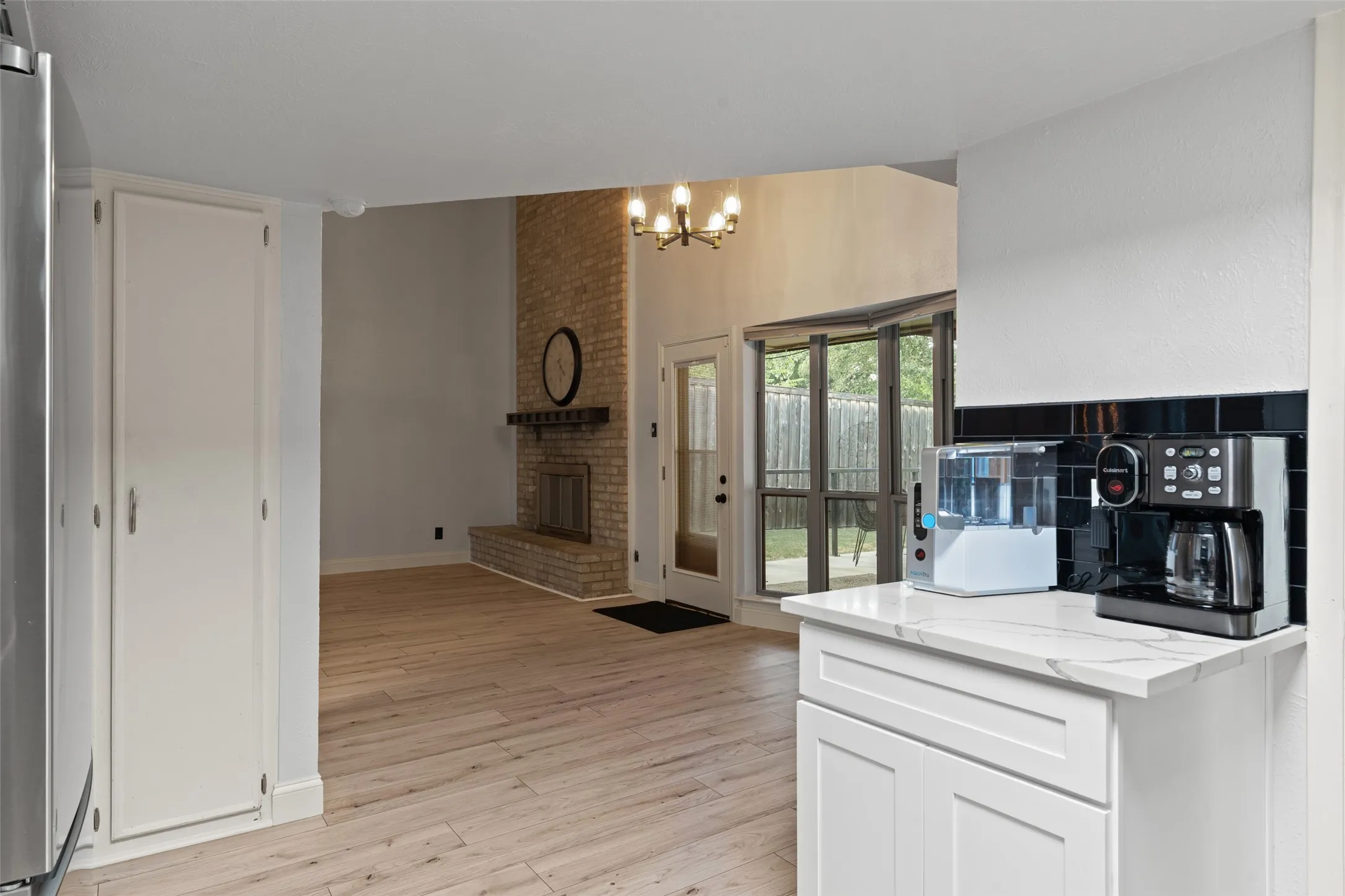 Single Family Residence For Sale in Dallas County , 709 Royal Oaks Drive, Garland, Texas 75040, 4 Bedroom, 2 Bathroom, 2 Garage spaces, 2,102 Sqft, built in 1973, mls#21379786, Real Estate Agent in Garland, Homes For Sale in Dallas county, Homes For Sale in Garland, Realtor in Garland Texas, Real Estate Brokerage Independent Realty Texas, Luminita Cordes Realtor