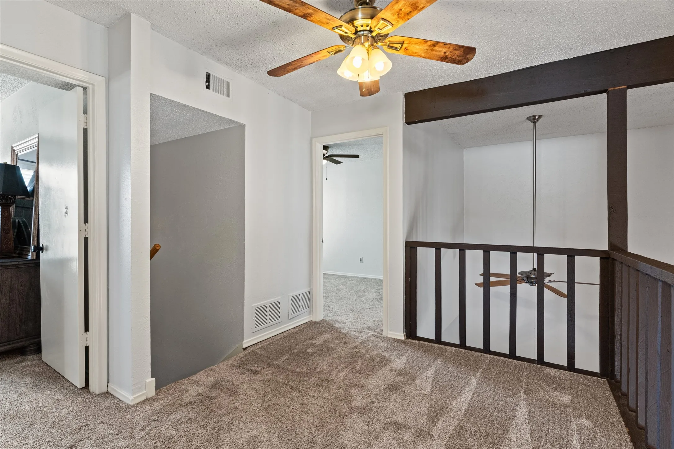 Single Family Residence For Sale in Dallas County , 709 Royal Oaks Drive, Garland, Texas 75040, 4 Bedroom, 2 Bathroom, 2 Garage spaces, 2,102 Sqft, built in 1973, mls#21379786, Real Estate Agent in Garland, Homes For Sale in Dallas county, Homes For Sale in Garland, Realtor in Garland Texas, Real Estate Brokerage Independent Realty Texas, Luminita Cordes Realtor