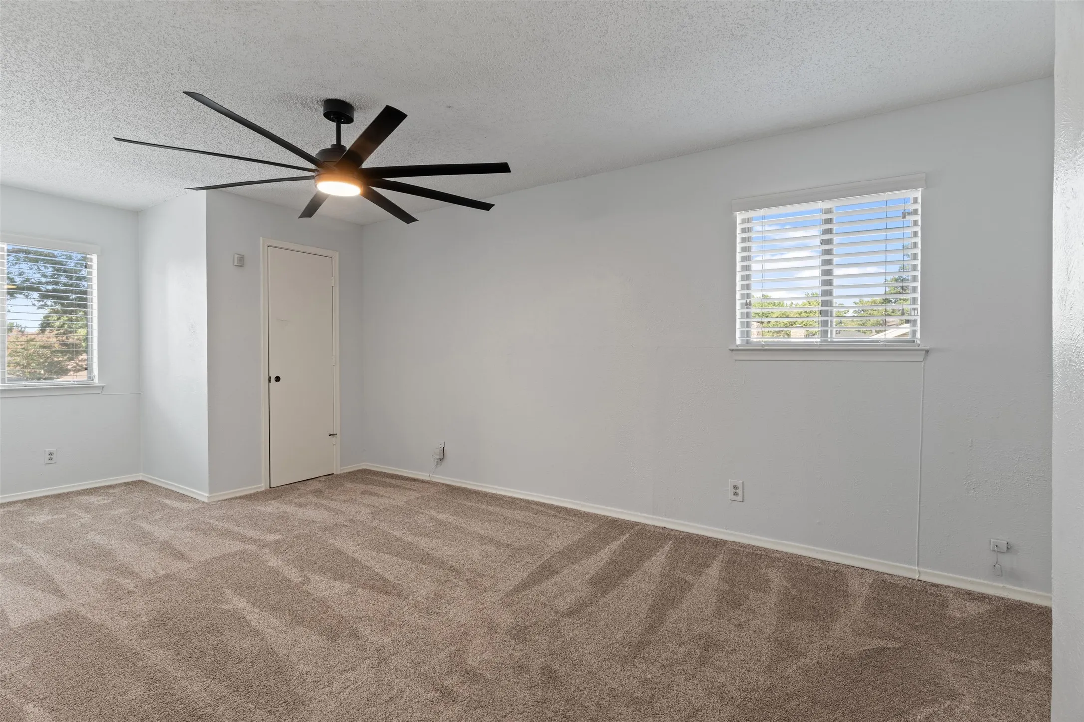 Single Family Residence For Sale in Dallas County , 709 Royal Oaks Drive, Garland, Texas 75040, 4 Bedroom, 2 Bathroom, 2 Garage spaces, 2,102 Sqft, built in 1973, mls#21379786, Real Estate Agent in Garland, Homes For Sale in Dallas county, Homes For Sale in Garland, Realtor in Garland Texas, Real Estate Brokerage Independent Realty Texas, Luminita Cordes Realtor