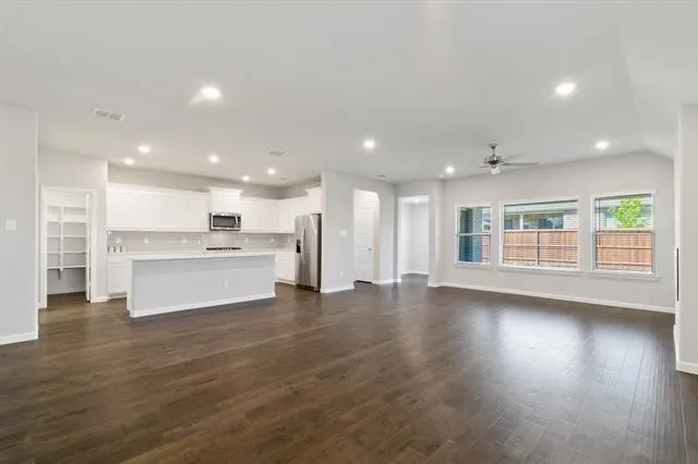 Single Family Residence For Rent in Rockwall County , 2335 Rocky Mountain Drive, Royse City, Texas 75189, 4 Bedroom, 2 Bathroom, 2 Garage spaces, 2,167 Sqft, built in 2021, mls#21380006, Real Estate Agent in Royse City, Homes For Rent in Rockwall county, Homes For Rent in Royse City, Realtor in Royse City Texas, Real Estate Brokerage Independent Realty Texas, Luminita Cordes Realtor