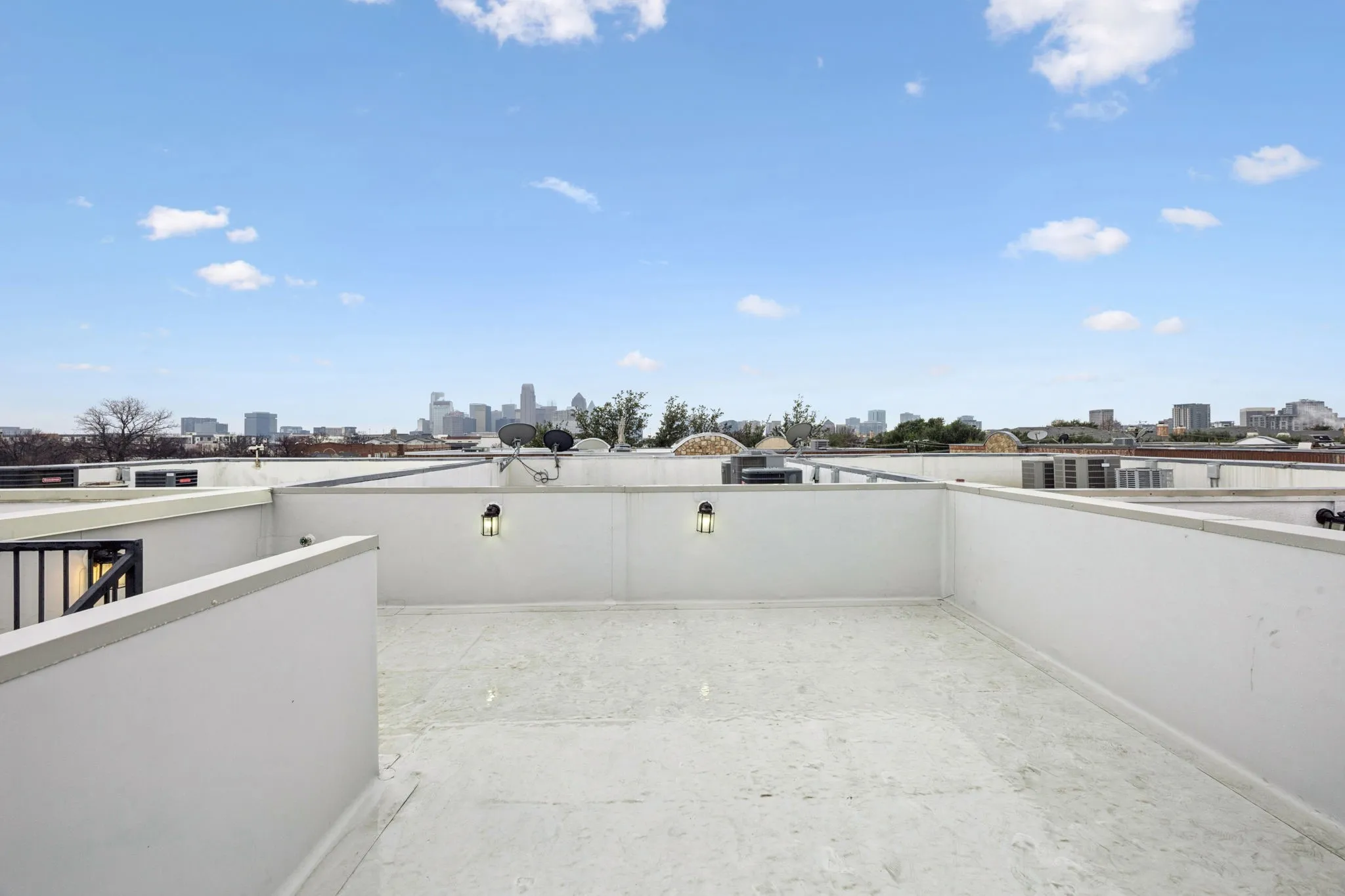 Townhouse For Rent in Dallas County , 2028 N Haskell Avenue, Dallas, Texas 75204, 2 Bedroom, 3 Bathroom, 2 Garage spaces, 1,760 Sqft, built in 2002, mls#21379145, Real Estate Agent in Dallas, Homes For Rent in Dallas county, Homes For Rent in Dallas, Realtor in Dallas Texas, Real Estate Brokerage Independent Realty Texas, Luminita Cordes Realtor