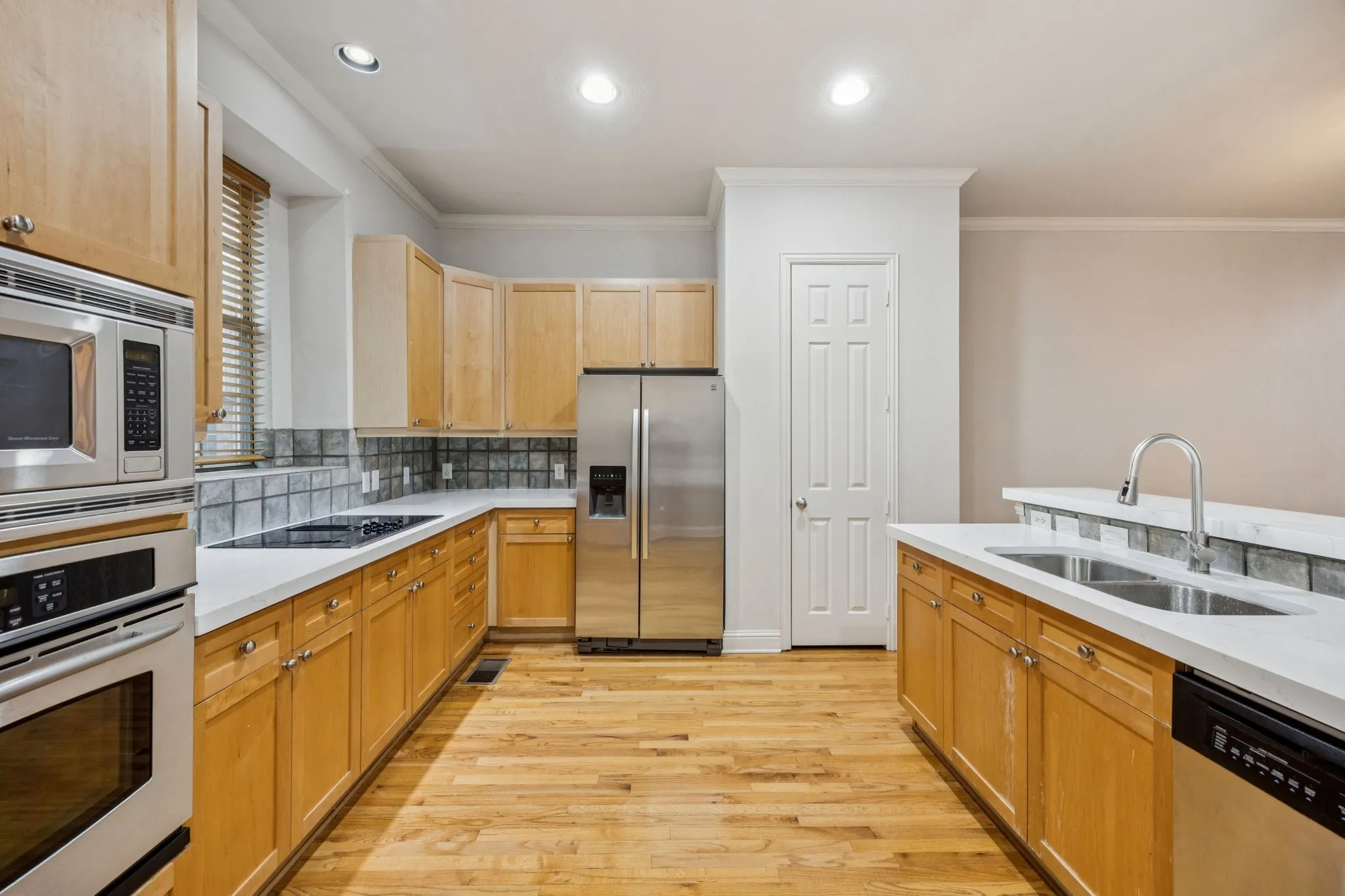 Townhouse For Rent in Dallas County , 2028 N Haskell Avenue, Dallas, Texas 75204, 2 Bedroom, 3 Bathroom, 2 Garage spaces, 1,760 Sqft, built in 2002, mls#21379145, Real Estate Agent in Dallas, Homes For Rent in Dallas county, Homes For Rent in Dallas, Realtor in Dallas Texas, Real Estate Brokerage Independent Realty Texas, Luminita Cordes Realtor