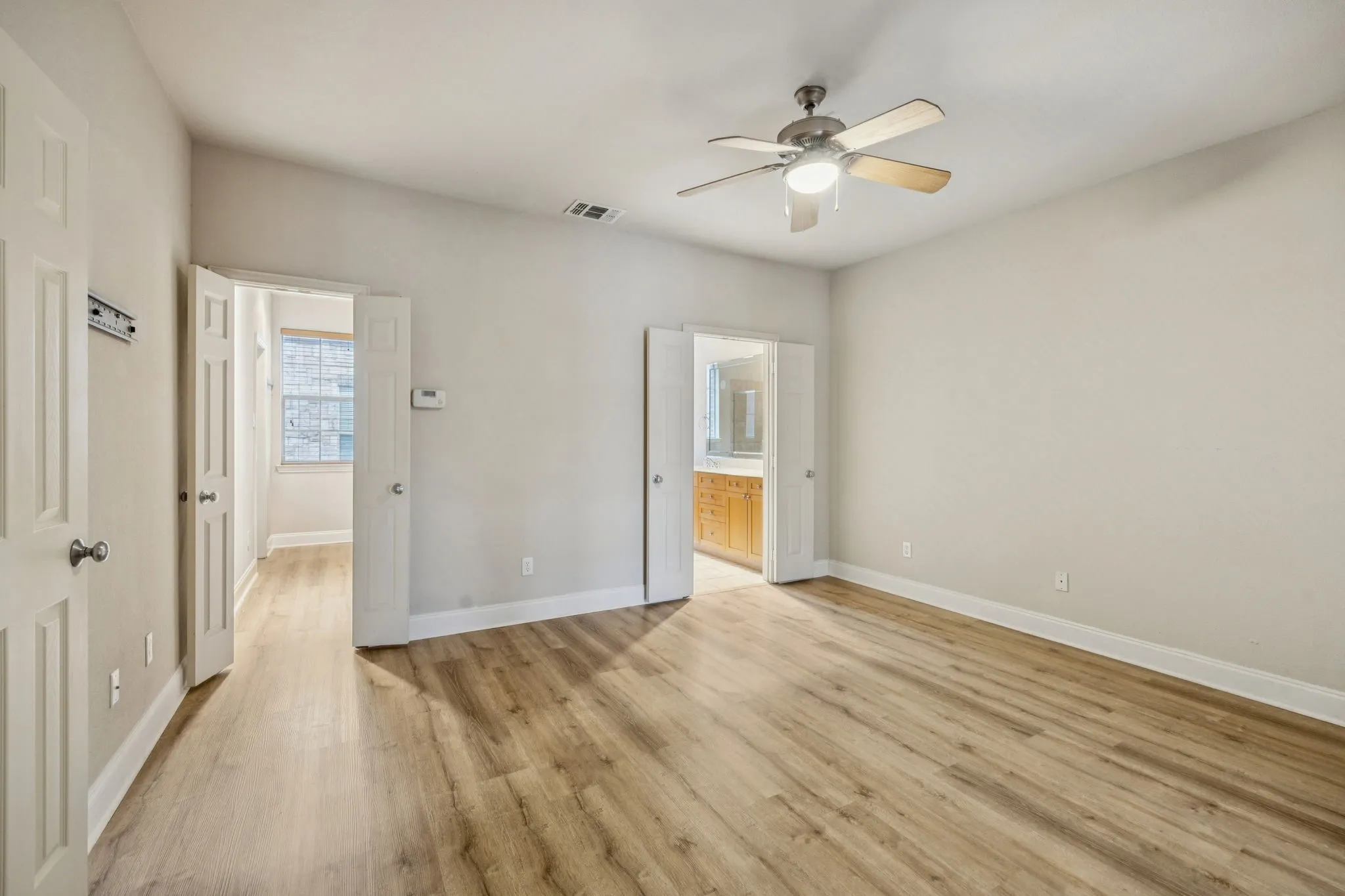 Townhouse For Rent in Dallas County , 2028 N Haskell Avenue, Dallas, Texas 75204, 2 Bedroom, 3 Bathroom, 2 Garage spaces, 1,760 Sqft, built in 2002, mls#21379145, Real Estate Agent in Dallas, Homes For Rent in Dallas county, Homes For Rent in Dallas, Realtor in Dallas Texas, Real Estate Brokerage Independent Realty Texas, Luminita Cordes Realtor
