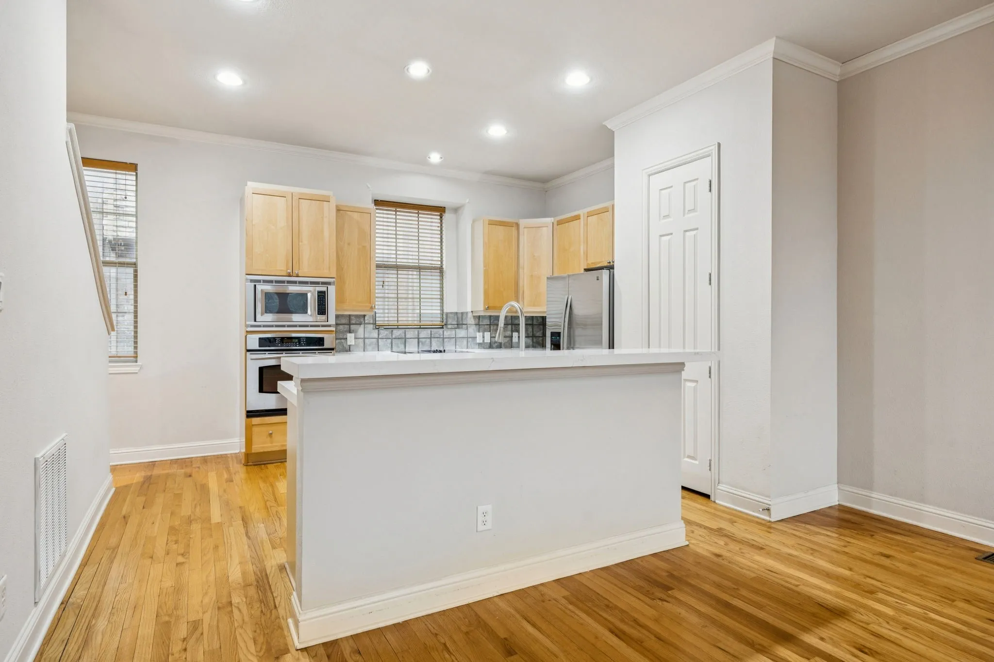 Townhouse For Rent in Dallas County , 2028 N Haskell Avenue, Dallas, Texas 75204, 2 Bedroom, 3 Bathroom, 2 Garage spaces, 1,760 Sqft, built in 2002, mls#21379145, Real Estate Agent in Dallas, Homes For Rent in Dallas county, Homes For Rent in Dallas, Realtor in Dallas Texas, Real Estate Brokerage Independent Realty Texas, Luminita Cordes Realtor