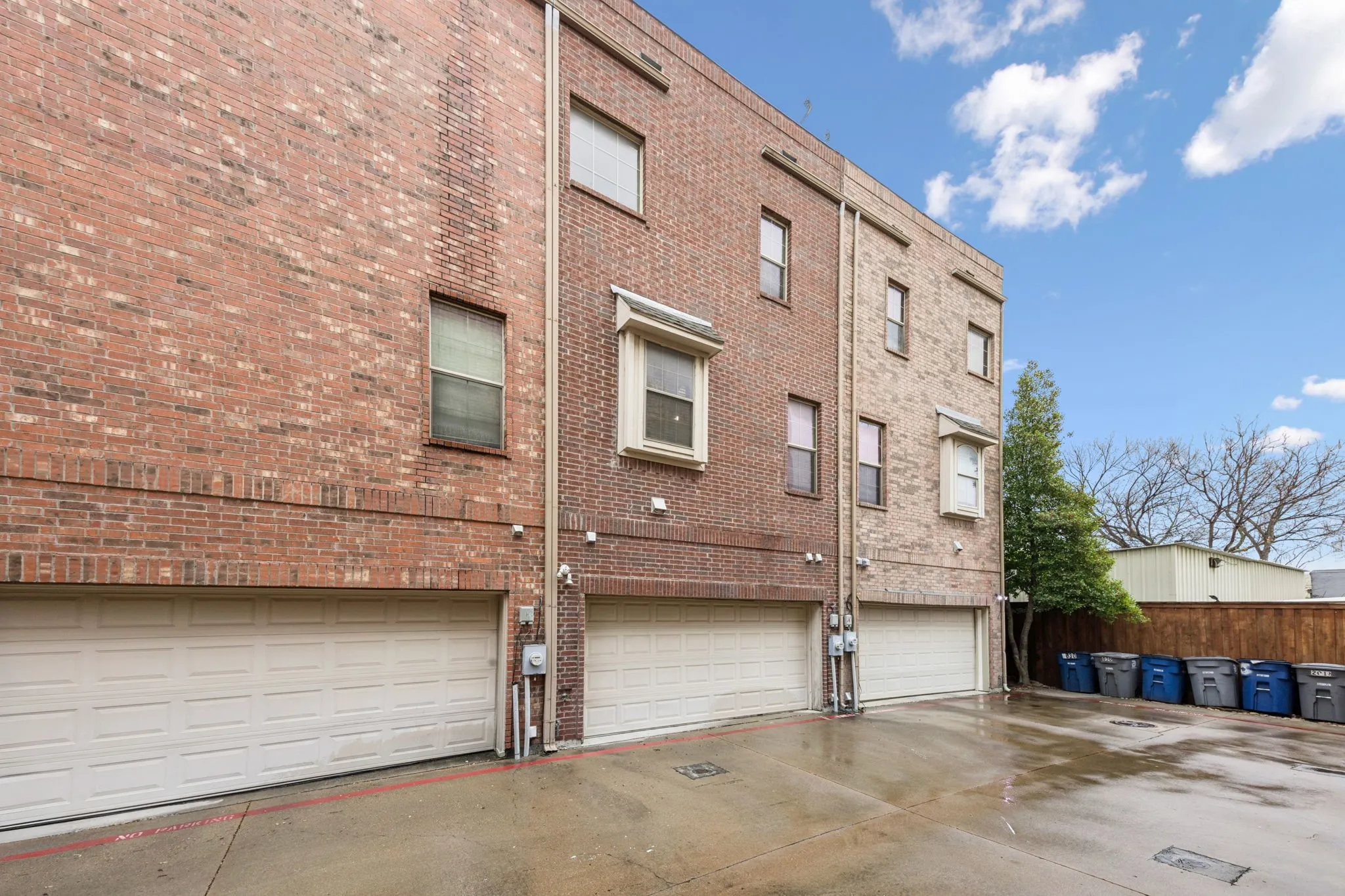 Townhouse For Rent in Dallas County , 2028 N Haskell Avenue, Dallas, Texas 75204, 2 Bedroom, 3 Bathroom, 2 Garage spaces, 1,760 Sqft, built in 2002, mls#21379145, Real Estate Agent in Dallas, Homes For Rent in Dallas county, Homes For Rent in Dallas, Realtor in Dallas Texas, Real Estate Brokerage Independent Realty Texas, Luminita Cordes Realtor