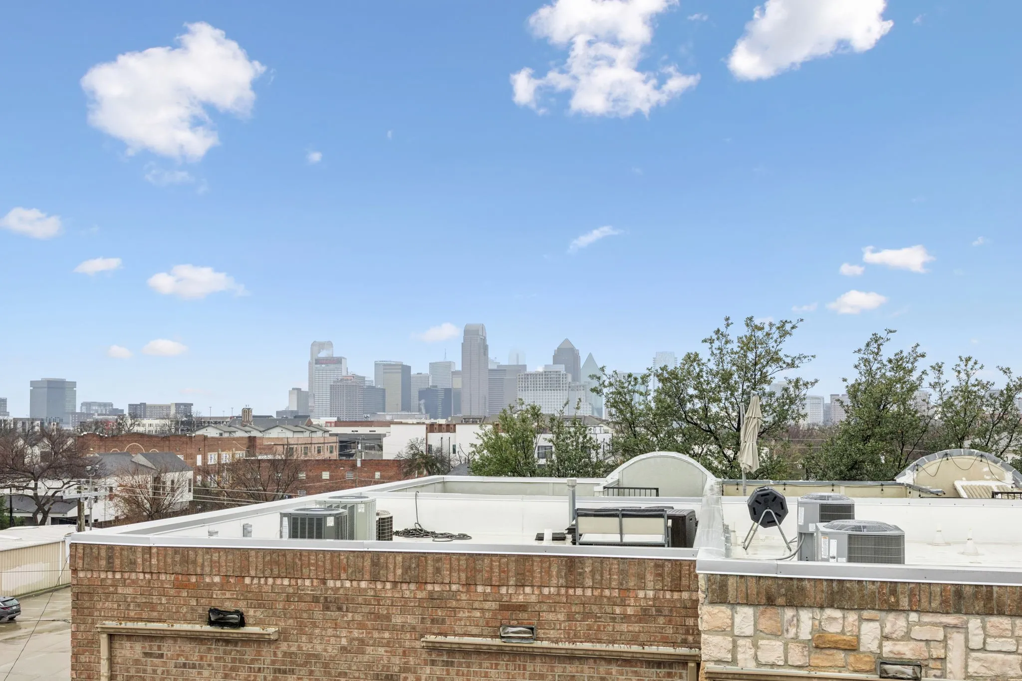 Townhouse For Rent in Dallas County , 2028 N Haskell Avenue, Dallas, Texas 75204, 2 Bedroom, 3 Bathroom, 2 Garage spaces, 1,760 Sqft, built in 2002, mls#21379145, Real Estate Agent in Dallas, Homes For Rent in Dallas county, Homes For Rent in Dallas, Realtor in Dallas Texas, Real Estate Brokerage Independent Realty Texas, Luminita Cordes Realtor