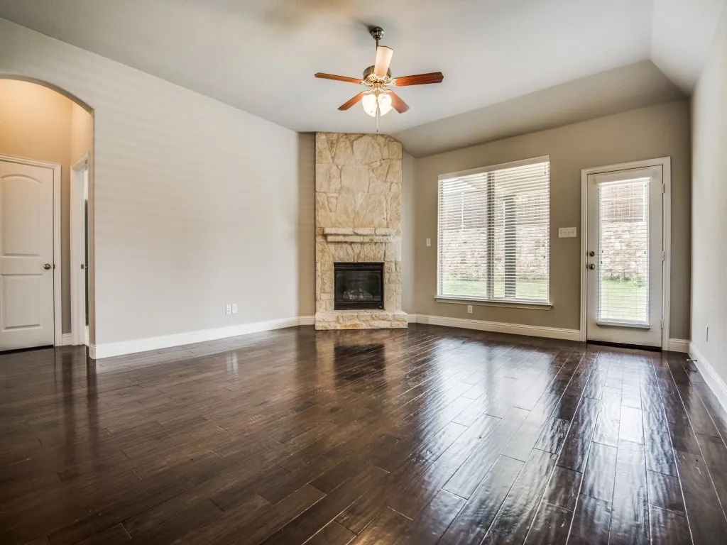 Single Family Residence For Rent in Collin County , 812 Llano Falls Drive, Mc Kinney, Texas 75071, 3 Bedroom, 2 Bathroom, 2 Garage spaces, 1,904 Sqft, built in 2014, mls#21380009, Real Estate Agent in Mc Kinney, Homes For Rent in Collin county, Homes For Rent in Mc Kinney, Realtor in Mc Kinney Texas, Real Estate Brokerage Independent Realty Texas, Luminita Cordes Realtor