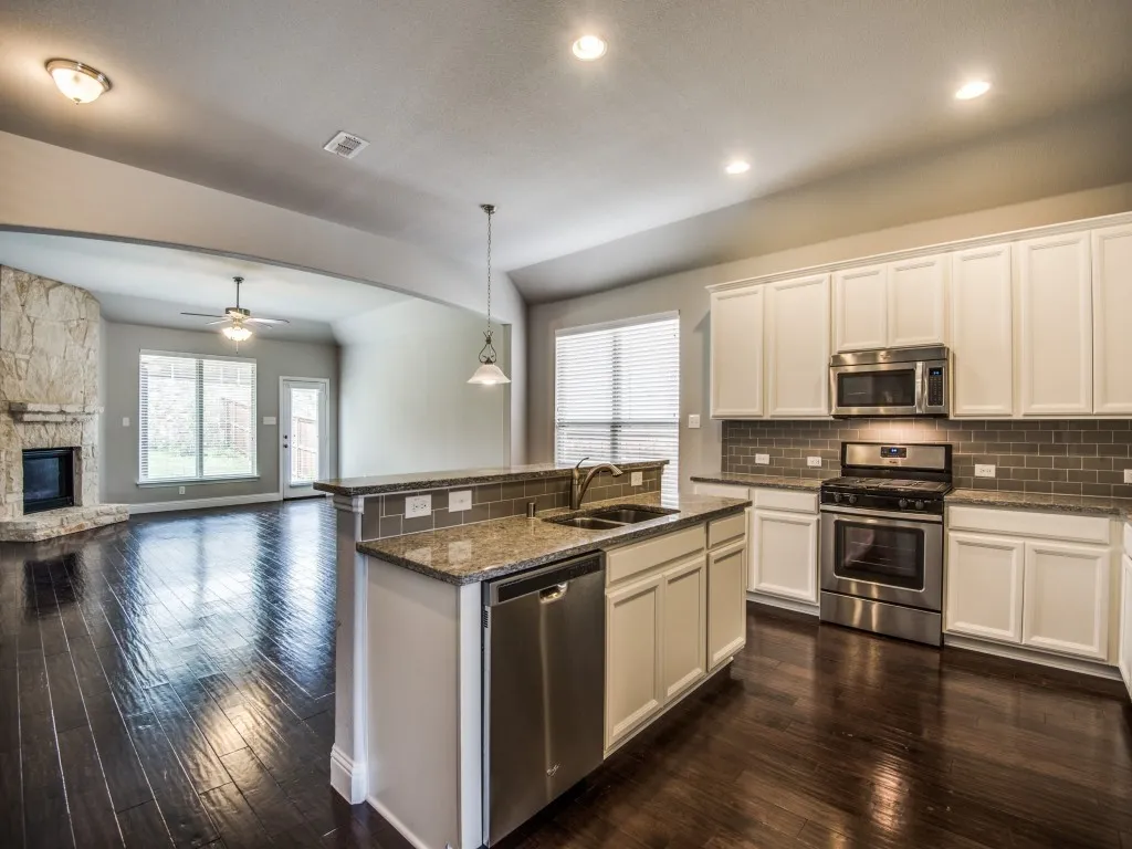 Single Family Residence For Rent in Collin County , 812 Llano Falls Drive, Mc Kinney, Texas 75071, 3 Bedroom, 2 Bathroom, 2 Garage spaces, 1,904 Sqft, built in 2014, mls#21380009, Real Estate Agent in Mc Kinney, Homes For Rent in Collin county, Homes For Rent in Mc Kinney, Realtor in Mc Kinney Texas, Real Estate Brokerage Independent Realty Texas, Luminita Cordes Realtor