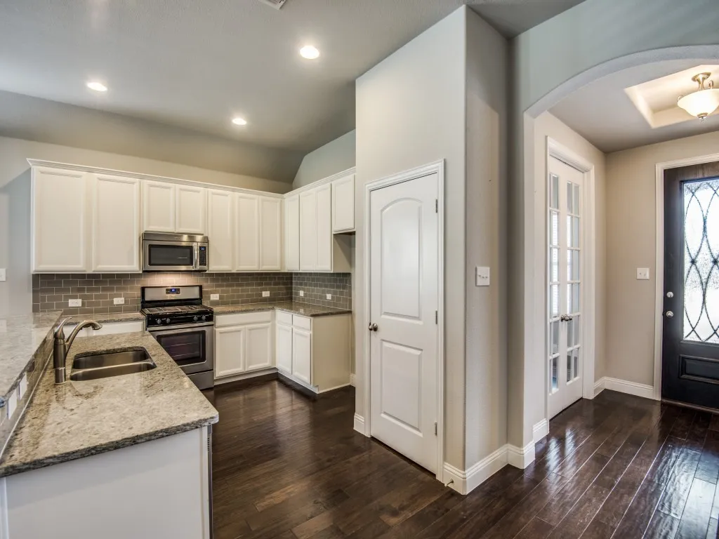 Single Family Residence For Rent in Collin County , 812 Llano Falls Drive, Mc Kinney, Texas 75071, 3 Bedroom, 2 Bathroom, 2 Garage spaces, 1,904 Sqft, built in 2014, mls#21380009, Real Estate Agent in Mc Kinney, Homes For Rent in Collin county, Homes For Rent in Mc Kinney, Realtor in Mc Kinney Texas, Real Estate Brokerage Independent Realty Texas, Luminita Cordes Realtor