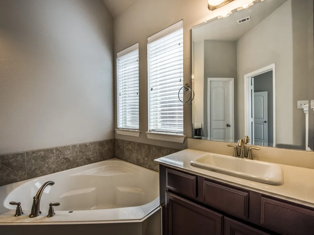 Single Family Residence For Rent in Collin County , 812 Llano Falls Drive, Mc Kinney, Texas 75071, 3 Bedroom, 2 Bathroom, 2 Garage spaces, 1,904 Sqft, built in 2014, mls#21380009, Real Estate Agent in Mc Kinney, Homes For Rent in Collin county, Homes For Rent in Mc Kinney, Realtor in Mc Kinney Texas, Real Estate Brokerage Independent Realty Texas, Luminita Cordes Realtor