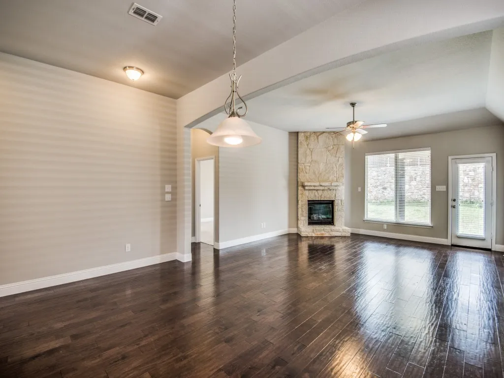 Single Family Residence For Rent in Collin County , 812 Llano Falls Drive, Mc Kinney, Texas 75071, 3 Bedroom, 2 Bathroom, 2 Garage spaces, 1,904 Sqft, built in 2014, mls#21380009, Real Estate Agent in Mc Kinney, Homes For Rent in Collin county, Homes For Rent in Mc Kinney, Realtor in Mc Kinney Texas, Real Estate Brokerage Independent Realty Texas, Luminita Cordes Realtor