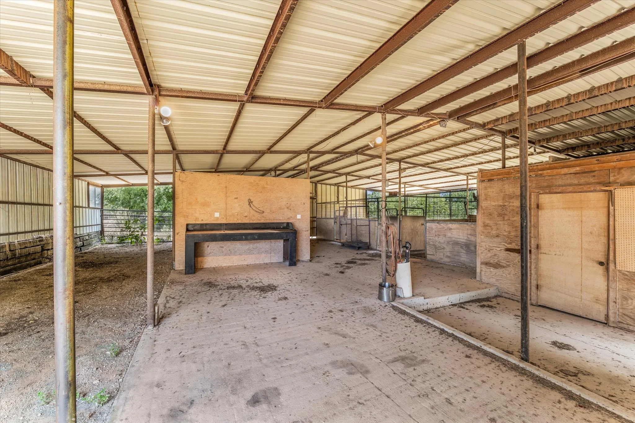 Single Family Residence For Sale in Bosque County , 190 County Road 3198, Valley Mills, Texas 76689, 4 Bedroom, 2 Bathroom, Garage spaces, 2,788 Sqft, built in 1980, mls#21379235, Real Estate Agent in Valley Mills, Homes For Sale in Bosque county, Homes For Sale in Valley Mills, Realtor in Valley Mills Texas, Real Estate Brokerage Independent Realty Texas, Luminita Cordes Realtor