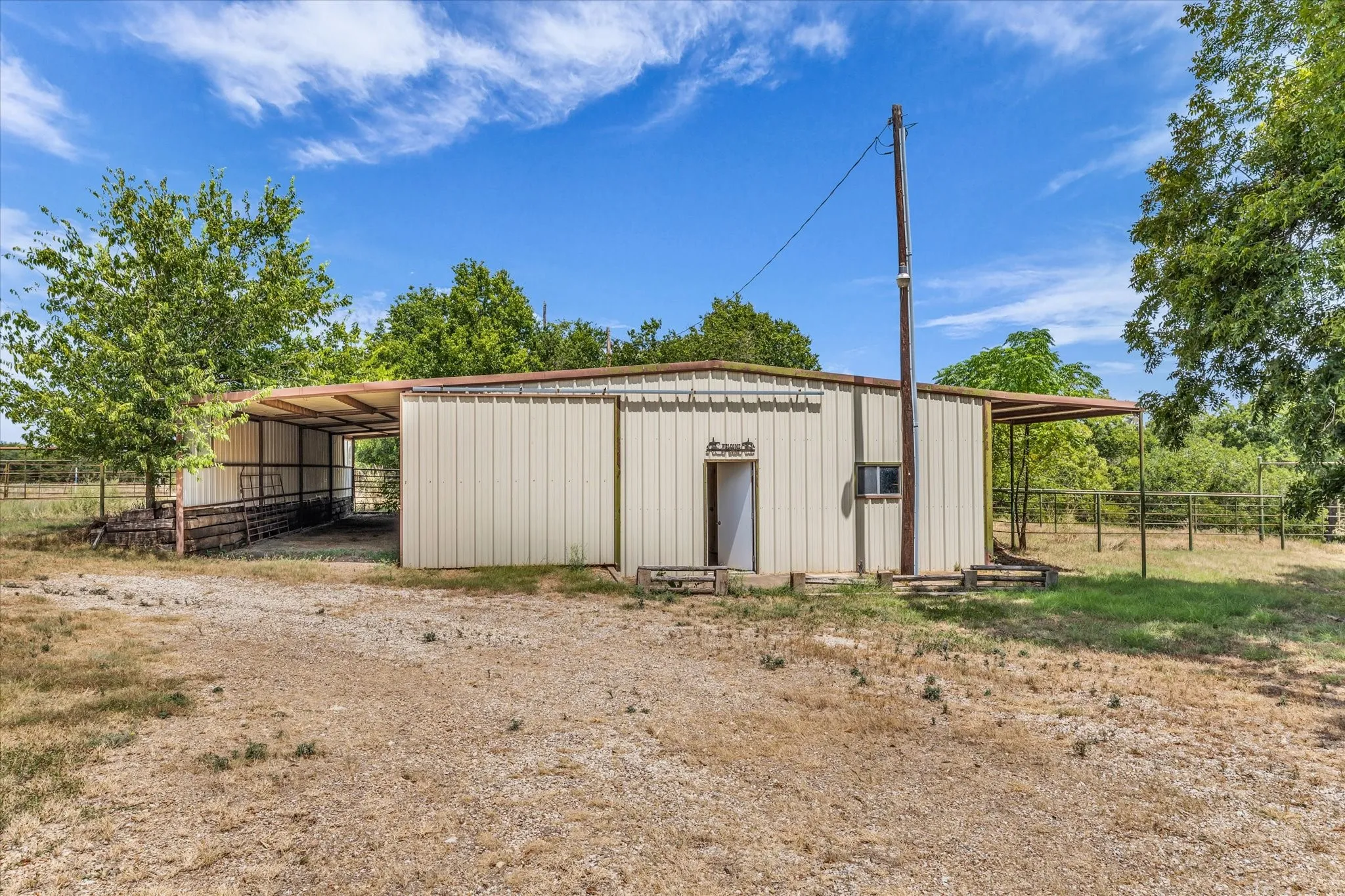 Single Family Residence For Sale in Bosque County , 190 County Road 3198, Valley Mills, Texas 76689, 4 Bedroom, 2 Bathroom, Garage spaces, 2,788 Sqft, built in 1980, mls#21379235, Real Estate Agent in Valley Mills, Homes For Sale in Bosque county, Homes For Sale in Valley Mills, Realtor in Valley Mills Texas, Real Estate Brokerage Independent Realty Texas, Luminita Cordes Realtor