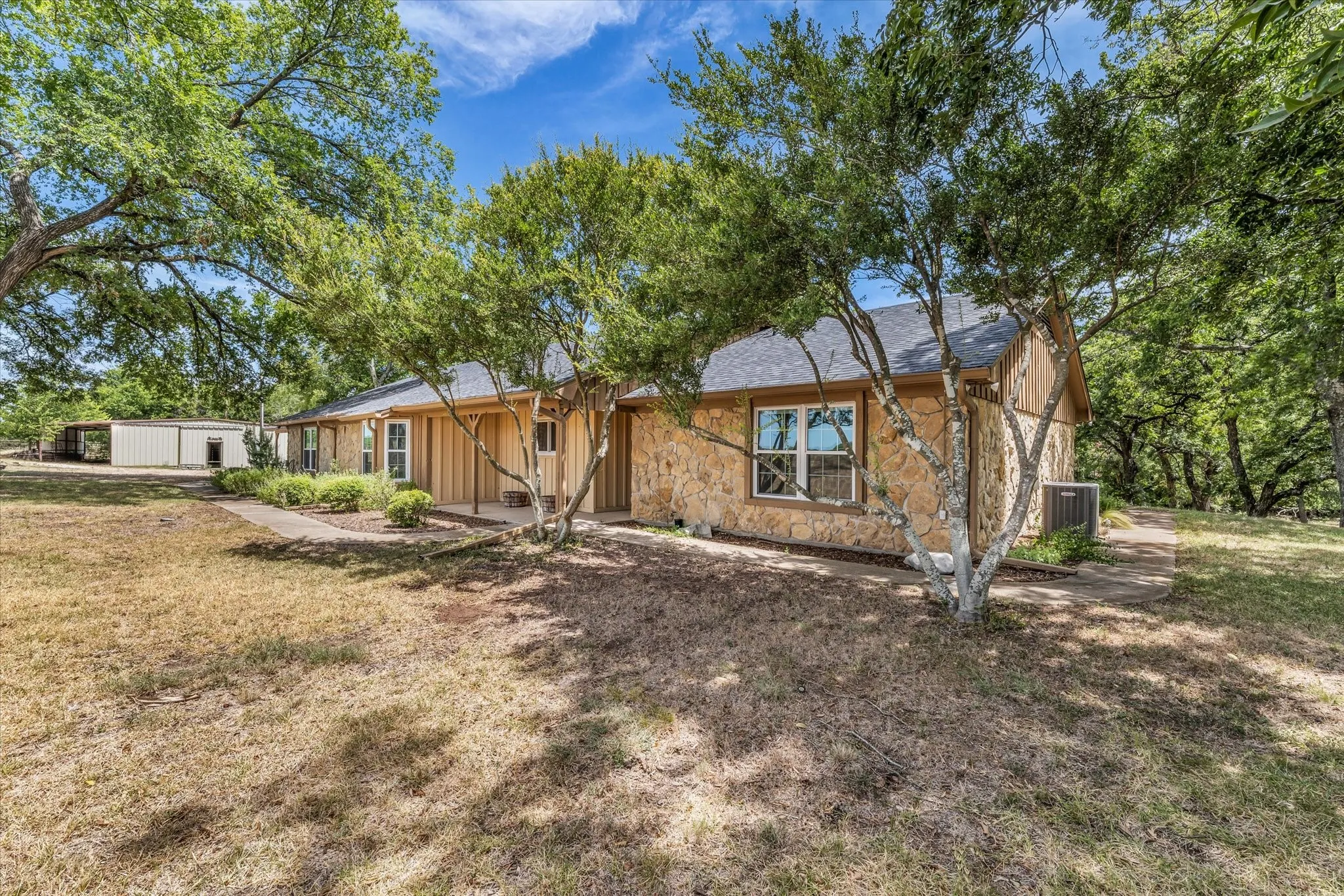 Single Family Residence For Sale in Bosque County , 190 County Road 3198, Valley Mills, Texas 76689, 4 Bedroom, 2 Bathroom, Garage spaces, 2,788 Sqft, built in 1980, mls#21379235, Real Estate Agent in Valley Mills, Homes For Sale in Bosque county, Homes For Sale in Valley Mills, Realtor in Valley Mills Texas, Real Estate Brokerage Independent Realty Texas, Luminita Cordes Realtor
