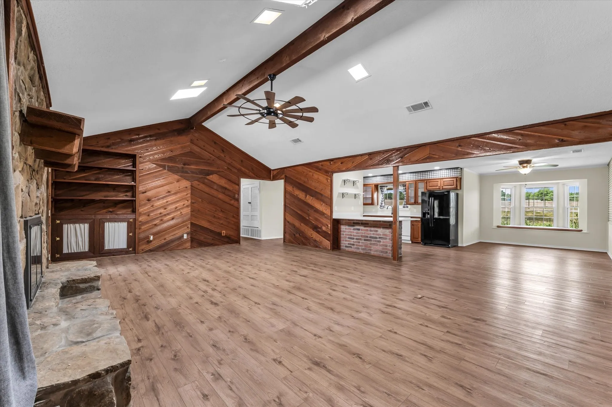 Single Family Residence For Sale in Bosque County , 190 County Road 3198, Valley Mills, Texas 76689, 4 Bedroom, 2 Bathroom, Garage spaces, 2,788 Sqft, built in 1980, mls#21379235, Real Estate Agent in Valley Mills, Homes For Sale in Bosque county, Homes For Sale in Valley Mills, Realtor in Valley Mills Texas, Real Estate Brokerage Independent Realty Texas, Luminita Cordes Realtor