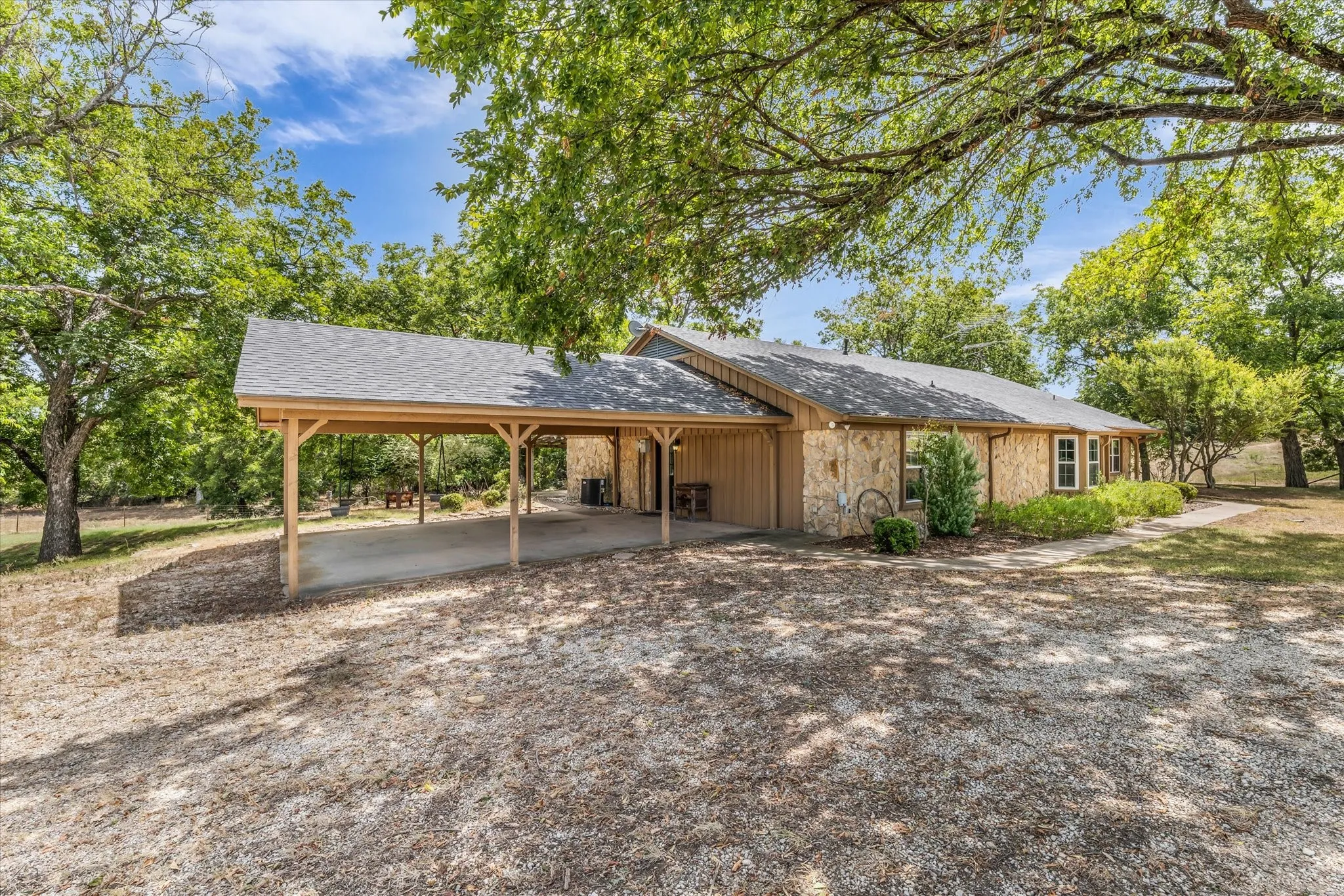 Single Family Residence For Sale in Bosque County , 190 County Road 3198, Valley Mills, Texas 76689, 4 Bedroom, 2 Bathroom, Garage spaces, 2,788 Sqft, built in 1980, mls#21379235, Real Estate Agent in Valley Mills, Homes For Sale in Bosque county, Homes For Sale in Valley Mills, Realtor in Valley Mills Texas, Real Estate Brokerage Independent Realty Texas, Luminita Cordes Realtor