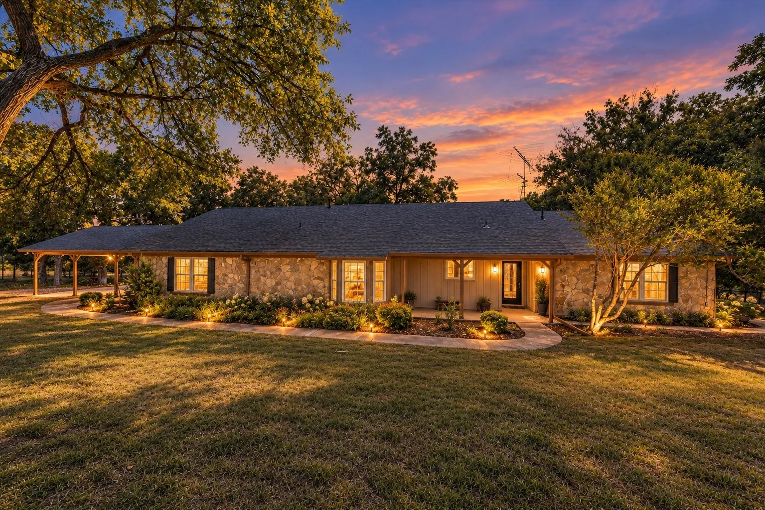 Single Family Residence For Sale in Bosque County , 190 County Road 3198, Valley Mills, Texas 76689, 4 Bedroom, 2 Bathroom, Garage spaces, 2,788 Sqft, built in 1980, mls#21379235, Real Estate Agent in Valley Mills, Homes For Sale in Bosque county, Homes For Sale in Valley Mills, Realtor in Valley Mills Texas, Real Estate Brokerage Independent Realty Texas, Luminita Cordes Realtor