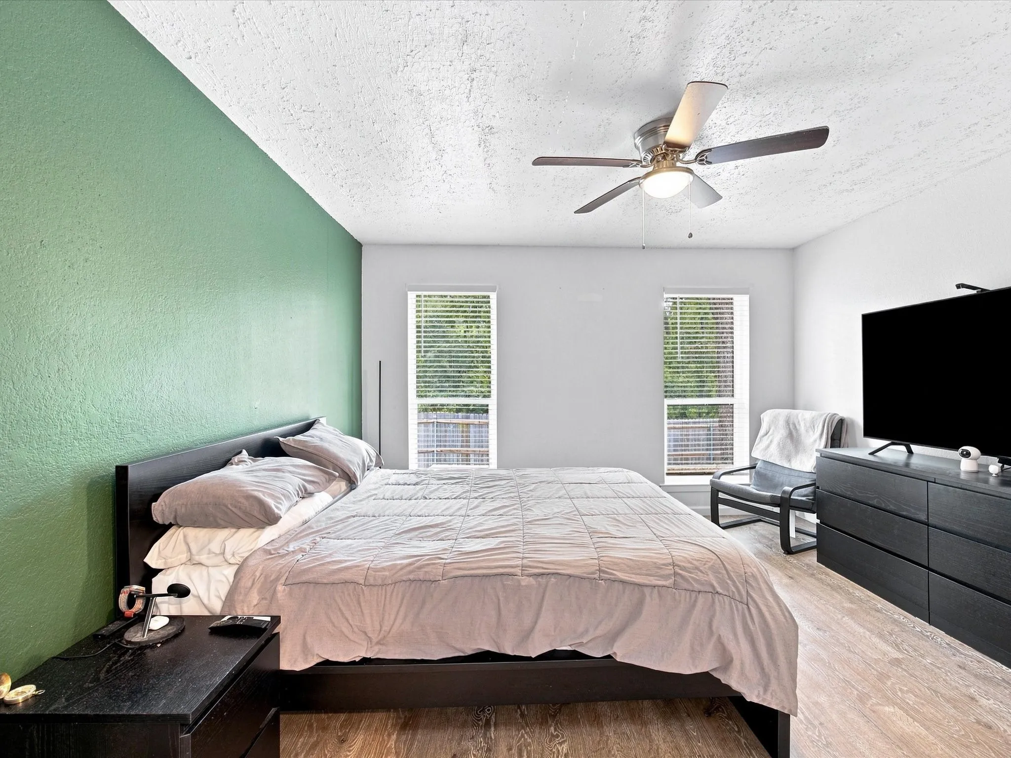 Single Family Residence For Sale in Tarrant County , 1701 Queen Street, Fort Worth, Texas 76103, 2 Bedroom, 2 Bathroom, 2 Garage spaces, 1,289 Sqft, built in 1984, mls#21375733, Real Estate Agent in Fort Worth, Homes For Sale in Tarrant county, Homes For Sale in Fort Worth, Realtor in Fort Worth Texas, Real Estate Brokerage Independent Realty Texas, Luminita Cordes Realtor