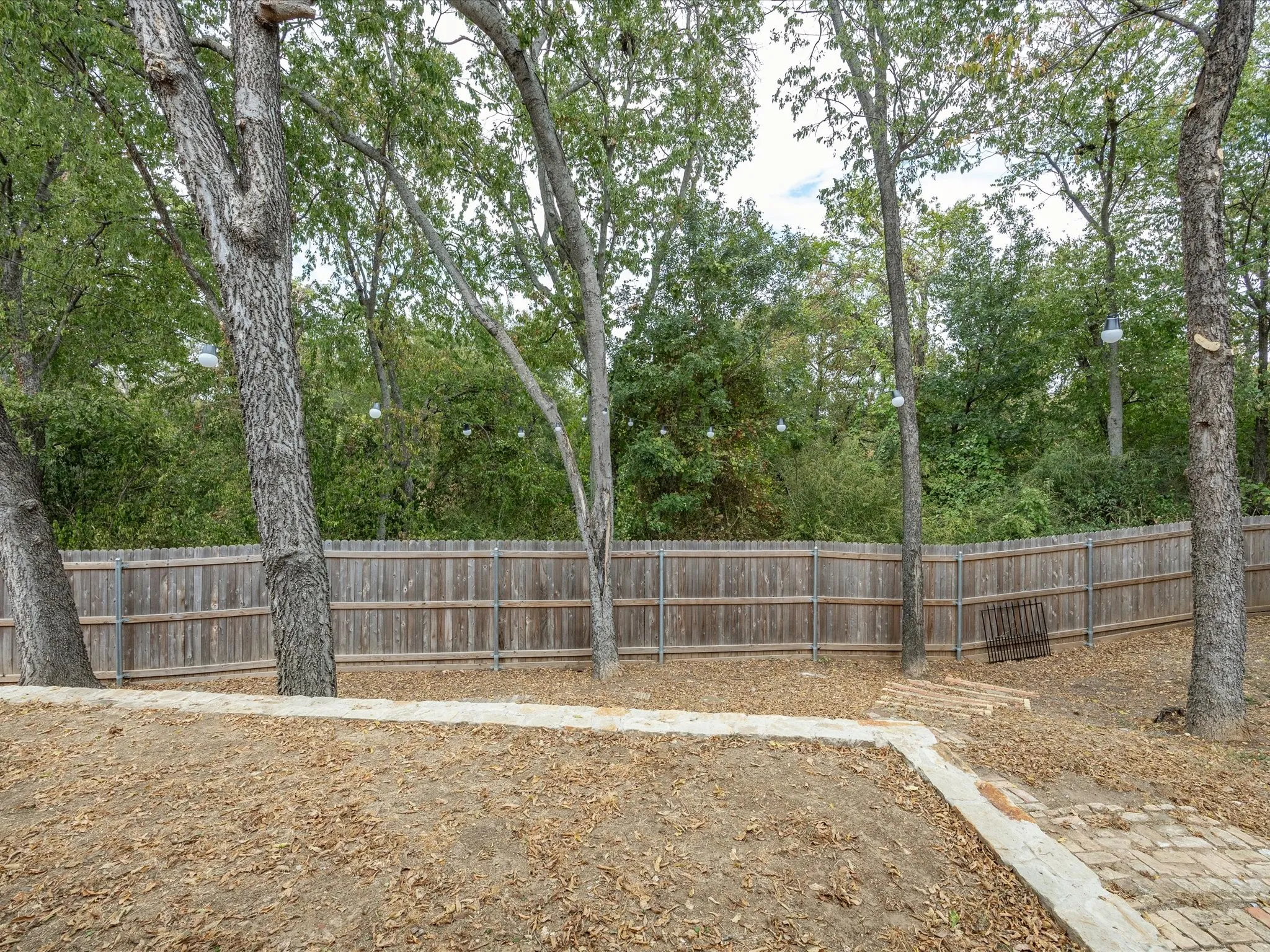 Single Family Residence For Sale in Tarrant County , 1701 Queen Street, Fort Worth, Texas 76103, 2 Bedroom, 2 Bathroom, 2 Garage spaces, 1,289 Sqft, built in 1984, mls#21375733, Real Estate Agent in Fort Worth, Homes For Sale in Tarrant county, Homes For Sale in Fort Worth, Realtor in Fort Worth Texas, Real Estate Brokerage Independent Realty Texas, Luminita Cordes Realtor