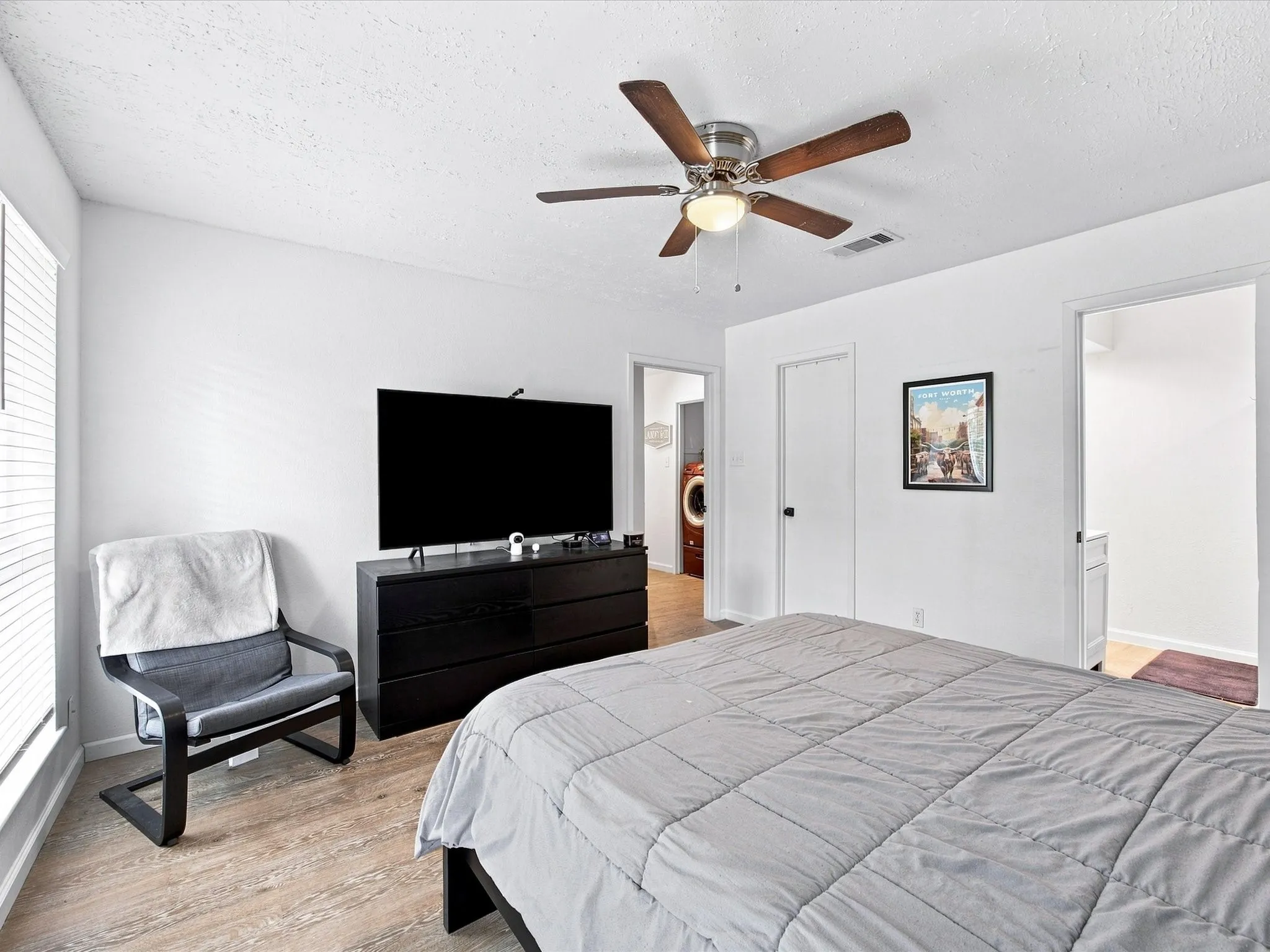 Single Family Residence For Sale in Tarrant County , 1701 Queen Street, Fort Worth, Texas 76103, 2 Bedroom, 2 Bathroom, 2 Garage spaces, 1,289 Sqft, built in 1984, mls#21375733, Real Estate Agent in Fort Worth, Homes For Sale in Tarrant county, Homes For Sale in Fort Worth, Realtor in Fort Worth Texas, Real Estate Brokerage Independent Realty Texas, Luminita Cordes Realtor
