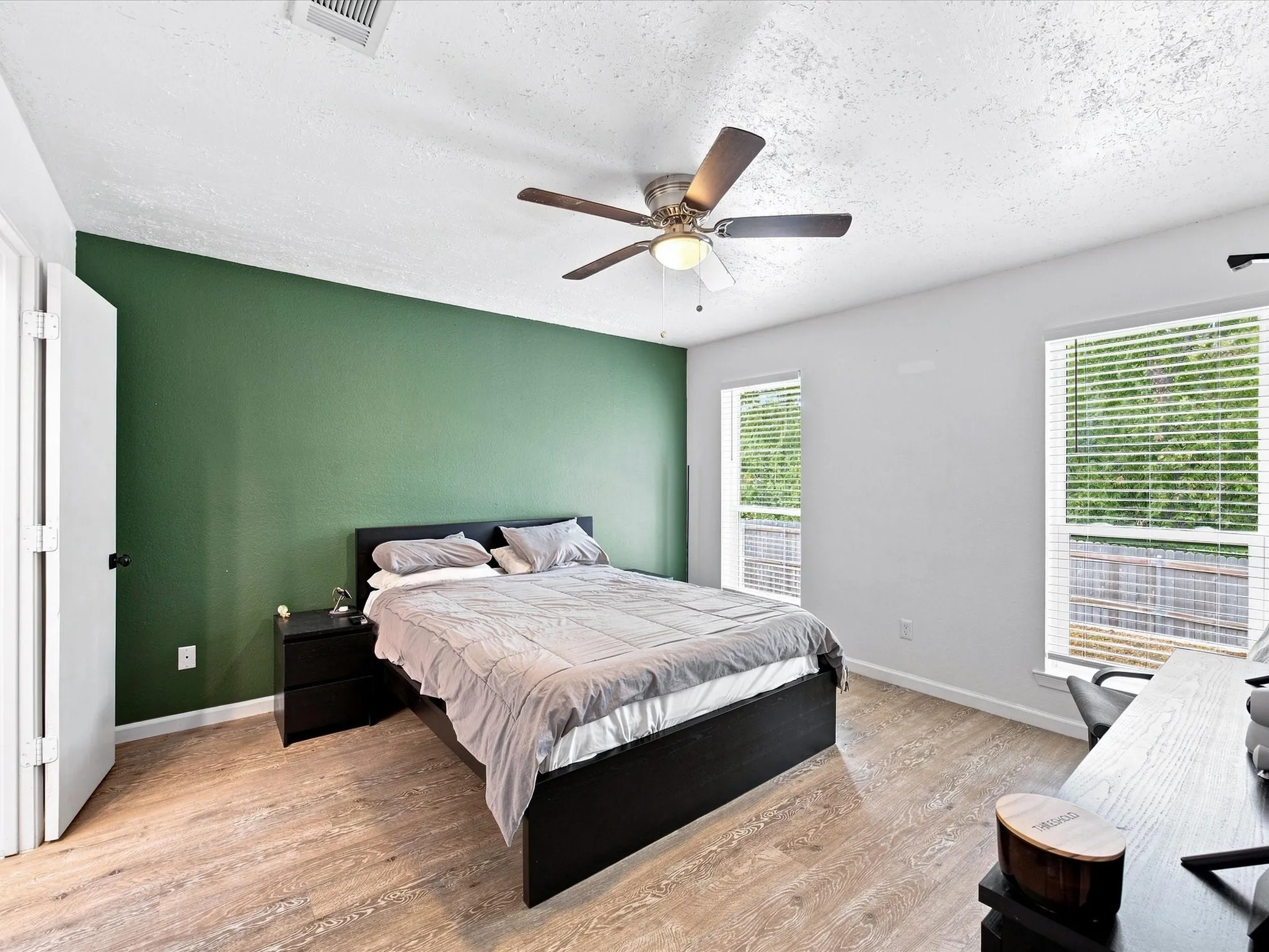 Single Family Residence For Sale in Tarrant County , 1701 Queen Street, Fort Worth, Texas 76103, 2 Bedroom, 2 Bathroom, 2 Garage spaces, 1,289 Sqft, built in 1984, mls#21375733, Real Estate Agent in Fort Worth, Homes For Sale in Tarrant county, Homes For Sale in Fort Worth, Realtor in Fort Worth Texas, Real Estate Brokerage Independent Realty Texas, Luminita Cordes Realtor