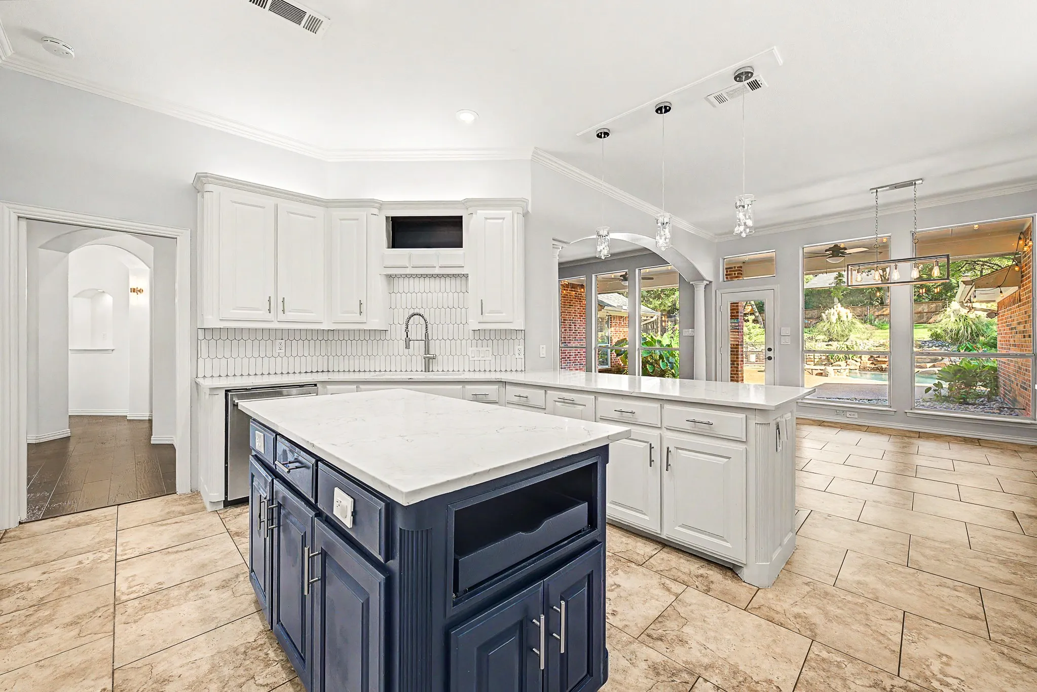 Single Family Residence For Sale in Tarrant County , 2802 Yorkshire Lane, Southlake, Texas 76092, 4 Bedroom, 3 Bathroom, 2 Garage spaces, 3,758 Sqft, built in 1997, mls#21379369, Real Estate Agent in Southlake, Homes For Sale in Tarrant county, Homes For Sale in Southlake, Realtor in Southlake Texas, Real Estate Brokerage Independent Realty Texas, Luminita Cordes Realtor