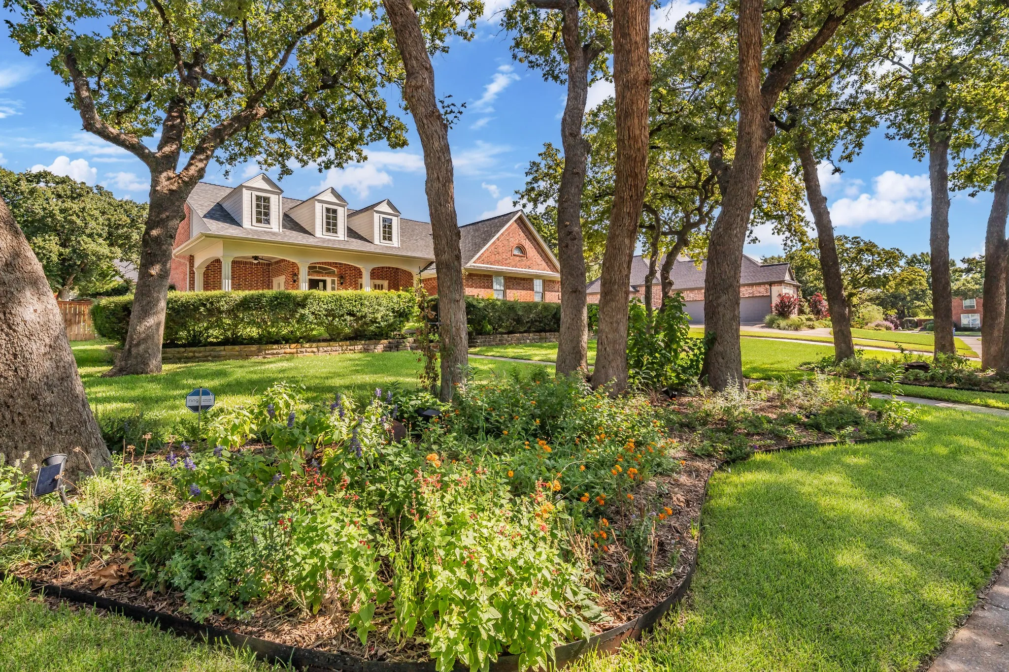 Single Family Residence For Sale in Tarrant County , 2802 Yorkshire Lane, Southlake, Texas 76092, 4 Bedroom, 3 Bathroom, 2 Garage spaces, 3,758 Sqft, built in 1997, mls#21379369, Real Estate Agent in Southlake, Homes For Sale in Tarrant county, Homes For Sale in Southlake, Realtor in Southlake Texas, Real Estate Brokerage Independent Realty Texas, Luminita Cordes Realtor