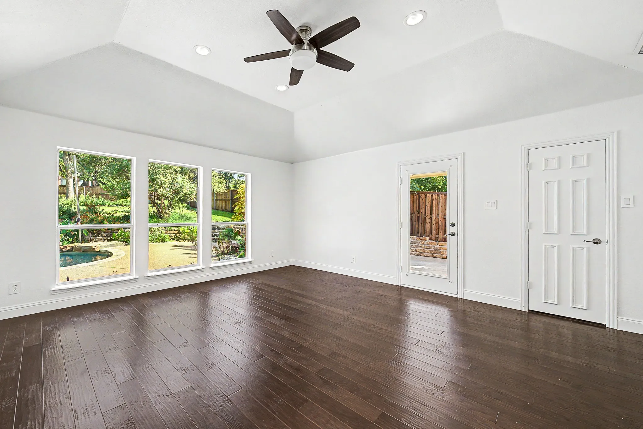 Single Family Residence For Sale in Tarrant County , 2802 Yorkshire Lane, Southlake, Texas 76092, 4 Bedroom, 3 Bathroom, 2 Garage spaces, 3,758 Sqft, built in 1997, mls#21379369, Real Estate Agent in Southlake, Homes For Sale in Tarrant county, Homes For Sale in Southlake, Realtor in Southlake Texas, Real Estate Brokerage Independent Realty Texas, Luminita Cordes Realtor