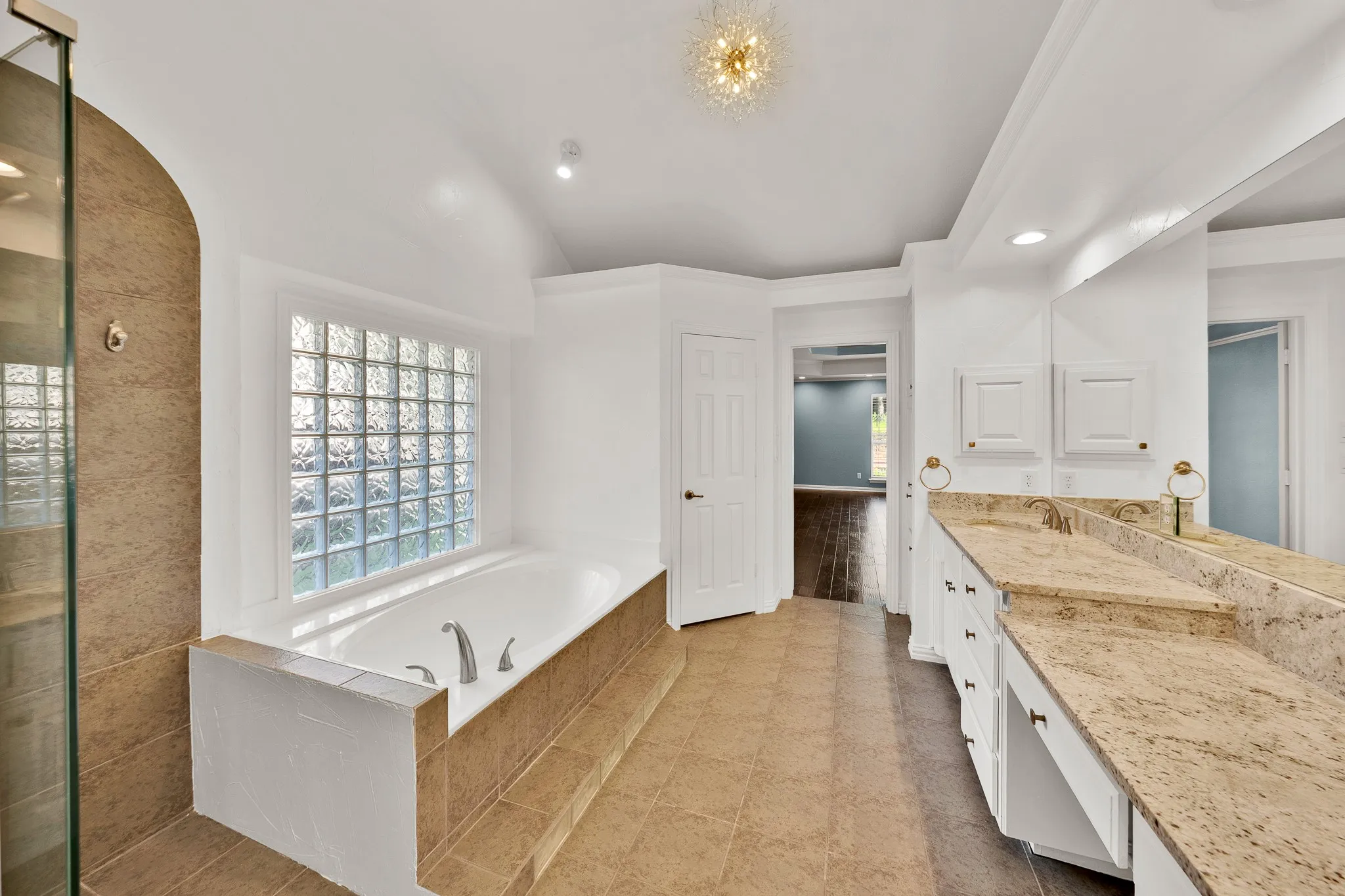 Single Family Residence For Sale in Tarrant County , 2802 Yorkshire Lane, Southlake, Texas 76092, 4 Bedroom, 3 Bathroom, 2 Garage spaces, 3,758 Sqft, built in 1997, mls#21379369, Real Estate Agent in Southlake, Homes For Sale in Tarrant county, Homes For Sale in Southlake, Realtor in Southlake Texas, Real Estate Brokerage Independent Realty Texas, Luminita Cordes Realtor