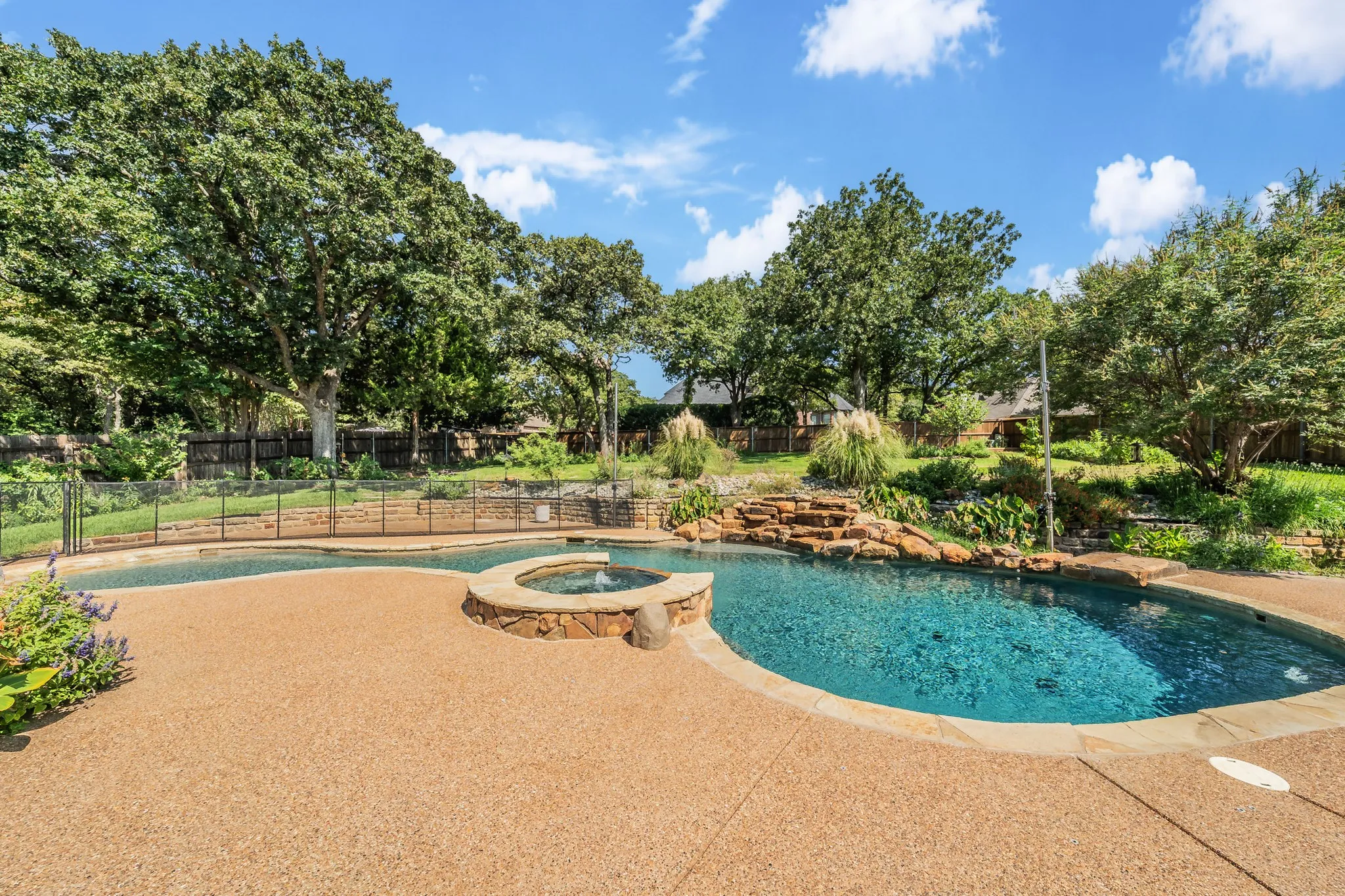 Single Family Residence For Sale in Tarrant County , 2802 Yorkshire Lane, Southlake, Texas 76092, 4 Bedroom, 3 Bathroom, 2 Garage spaces, 3,758 Sqft, built in 1997, mls#21379369, Real Estate Agent in Southlake, Homes For Sale in Tarrant county, Homes For Sale in Southlake, Realtor in Southlake Texas, Real Estate Brokerage Independent Realty Texas, Luminita Cordes Realtor