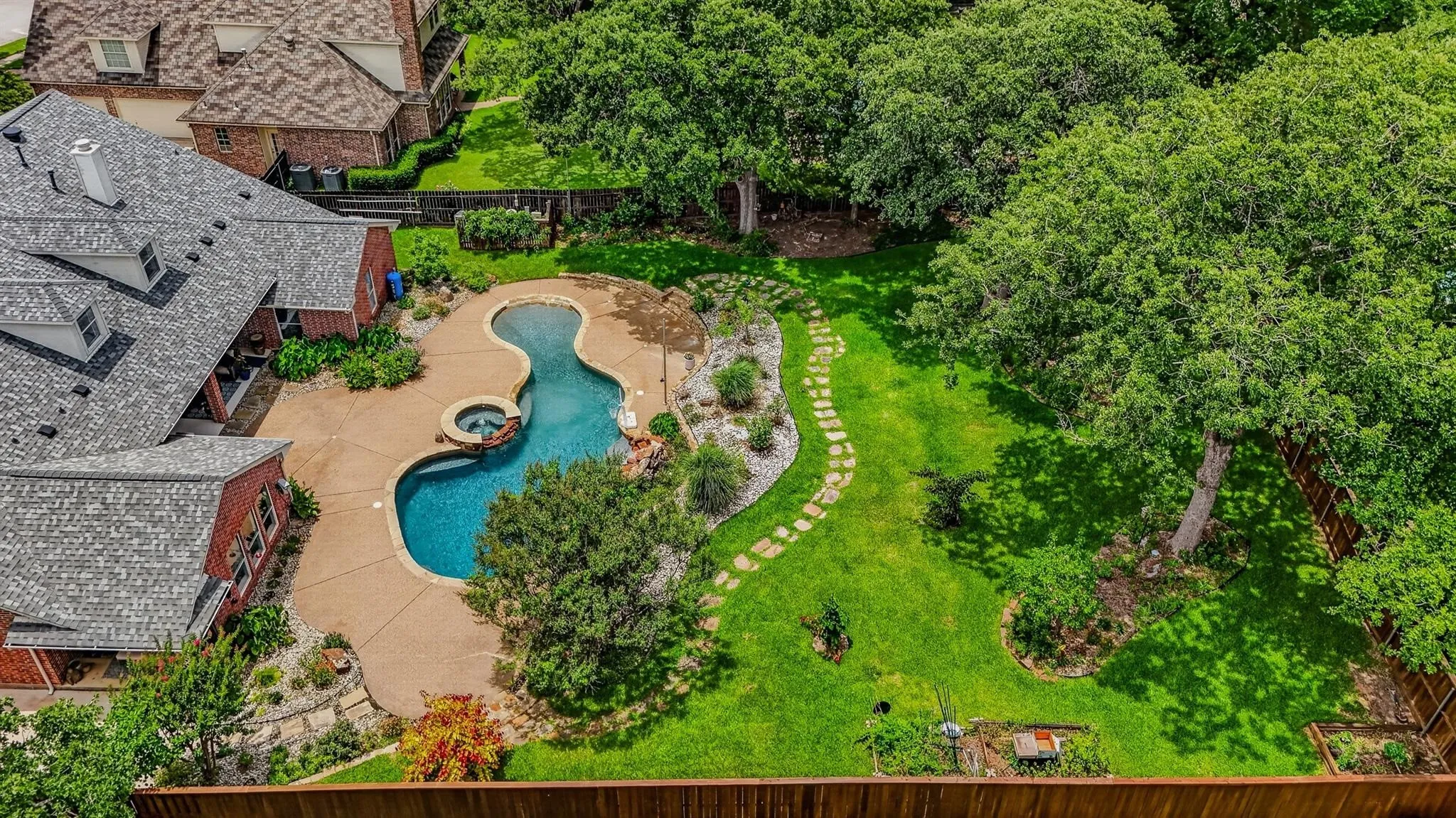 Single Family Residence For Sale in Tarrant County , 2802 Yorkshire Lane, Southlake, Texas 76092, 4 Bedroom, 3 Bathroom, 2 Garage spaces, 3,758 Sqft, built in 1997, mls#21379369, Real Estate Agent in Southlake, Homes For Sale in Tarrant county, Homes For Sale in Southlake, Realtor in Southlake Texas, Real Estate Brokerage Independent Realty Texas, Luminita Cordes Realtor