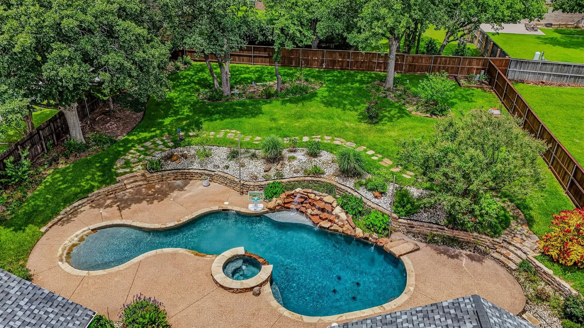 Single Family Residence For Sale in Tarrant County , 2802 Yorkshire Lane, Southlake, Texas 76092, 4 Bedroom, 3 Bathroom, 2 Garage spaces, 3,758 Sqft, built in 1997, mls#21379369, Real Estate Agent in Southlake, Homes For Sale in Tarrant county, Homes For Sale in Southlake, Realtor in Southlake Texas, Real Estate Brokerage Independent Realty Texas, Luminita Cordes Realtor