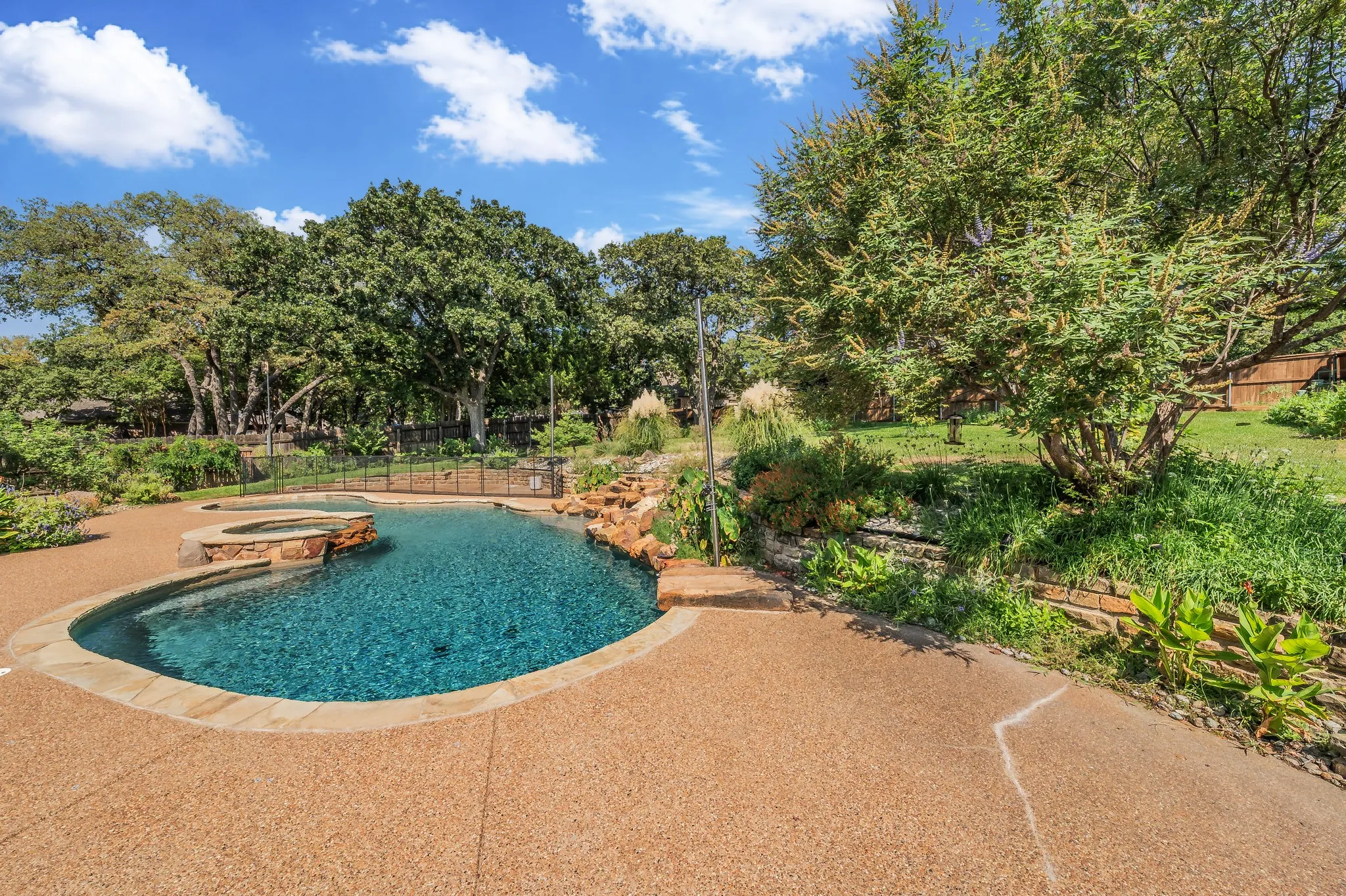 Single Family Residence For Sale in Tarrant County , 2802 Yorkshire Lane, Southlake, Texas 76092, 4 Bedroom, 3 Bathroom, 2 Garage spaces, 3,758 Sqft, built in 1997, mls#21379369, Real Estate Agent in Southlake, Homes For Sale in Tarrant county, Homes For Sale in Southlake, Realtor in Southlake Texas, Real Estate Brokerage Independent Realty Texas, Luminita Cordes Realtor