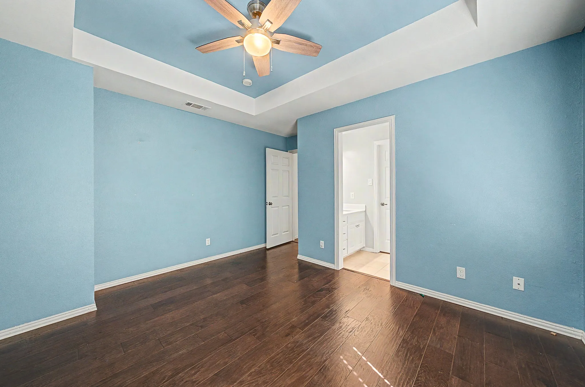 Single Family Residence For Sale in Tarrant County , 2802 Yorkshire Lane, Southlake, Texas 76092, 4 Bedroom, 3 Bathroom, 2 Garage spaces, 3,758 Sqft, built in 1997, mls#21379369, Real Estate Agent in Southlake, Homes For Sale in Tarrant county, Homes For Sale in Southlake, Realtor in Southlake Texas, Real Estate Brokerage Independent Realty Texas, Luminita Cordes Realtor