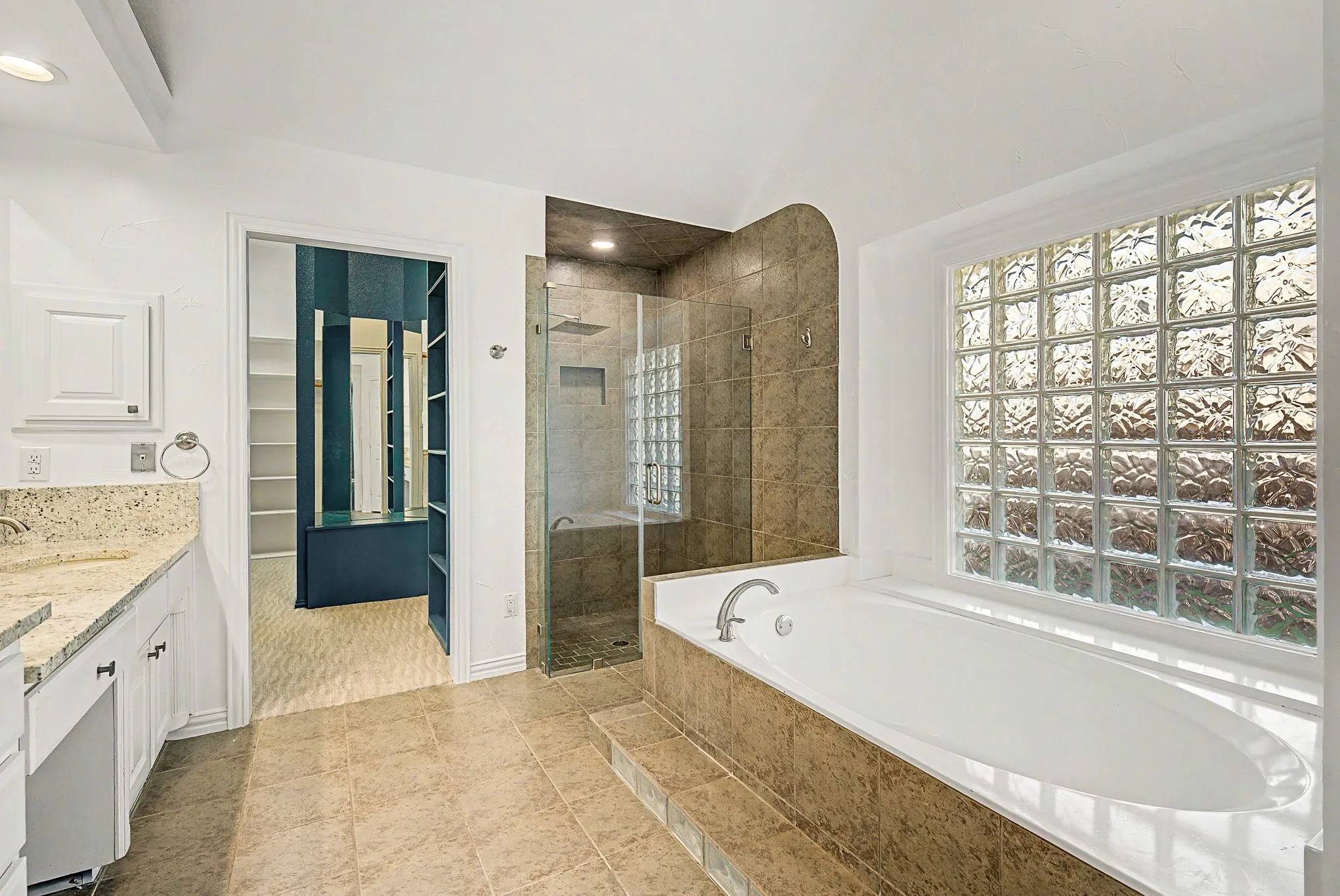 Single Family Residence For Sale in Tarrant County , 2802 Yorkshire Lane, Southlake, Texas 76092, 4 Bedroom, 3 Bathroom, 2 Garage spaces, 3,758 Sqft, built in 1997, mls#21379369, Real Estate Agent in Southlake, Homes For Sale in Tarrant county, Homes For Sale in Southlake, Realtor in Southlake Texas, Real Estate Brokerage Independent Realty Texas, Luminita Cordes Realtor