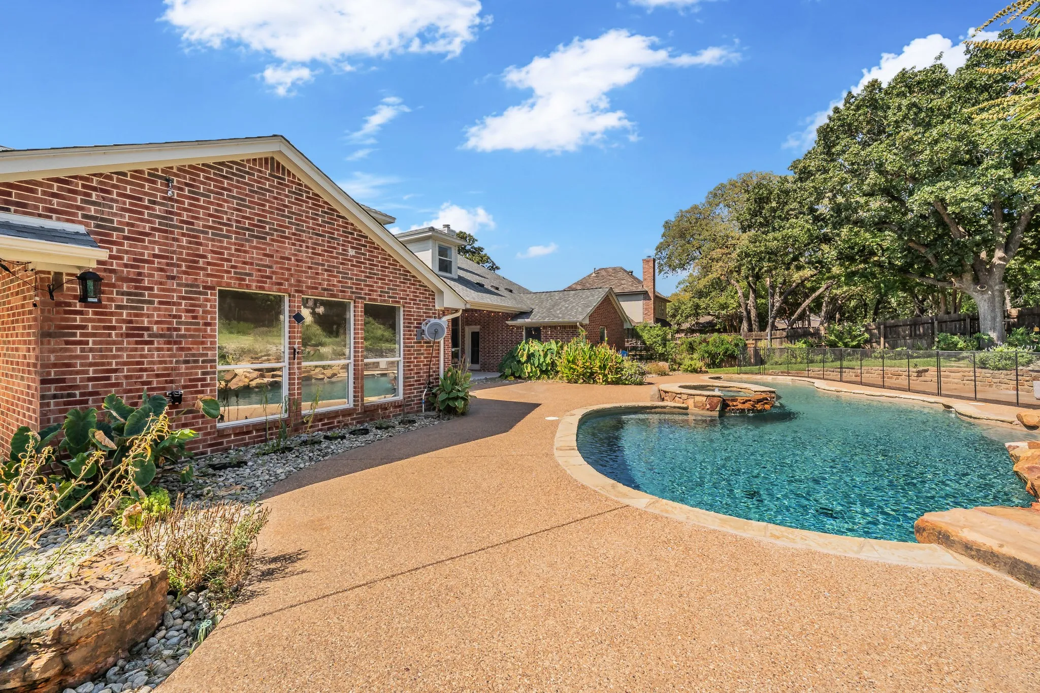 Single Family Residence For Sale in Tarrant County , 2802 Yorkshire Lane, Southlake, Texas 76092, 4 Bedroom, 3 Bathroom, 2 Garage spaces, 3,758 Sqft, built in 1997, mls#21379369, Real Estate Agent in Southlake, Homes For Sale in Tarrant county, Homes For Sale in Southlake, Realtor in Southlake Texas, Real Estate Brokerage Independent Realty Texas, Luminita Cordes Realtor