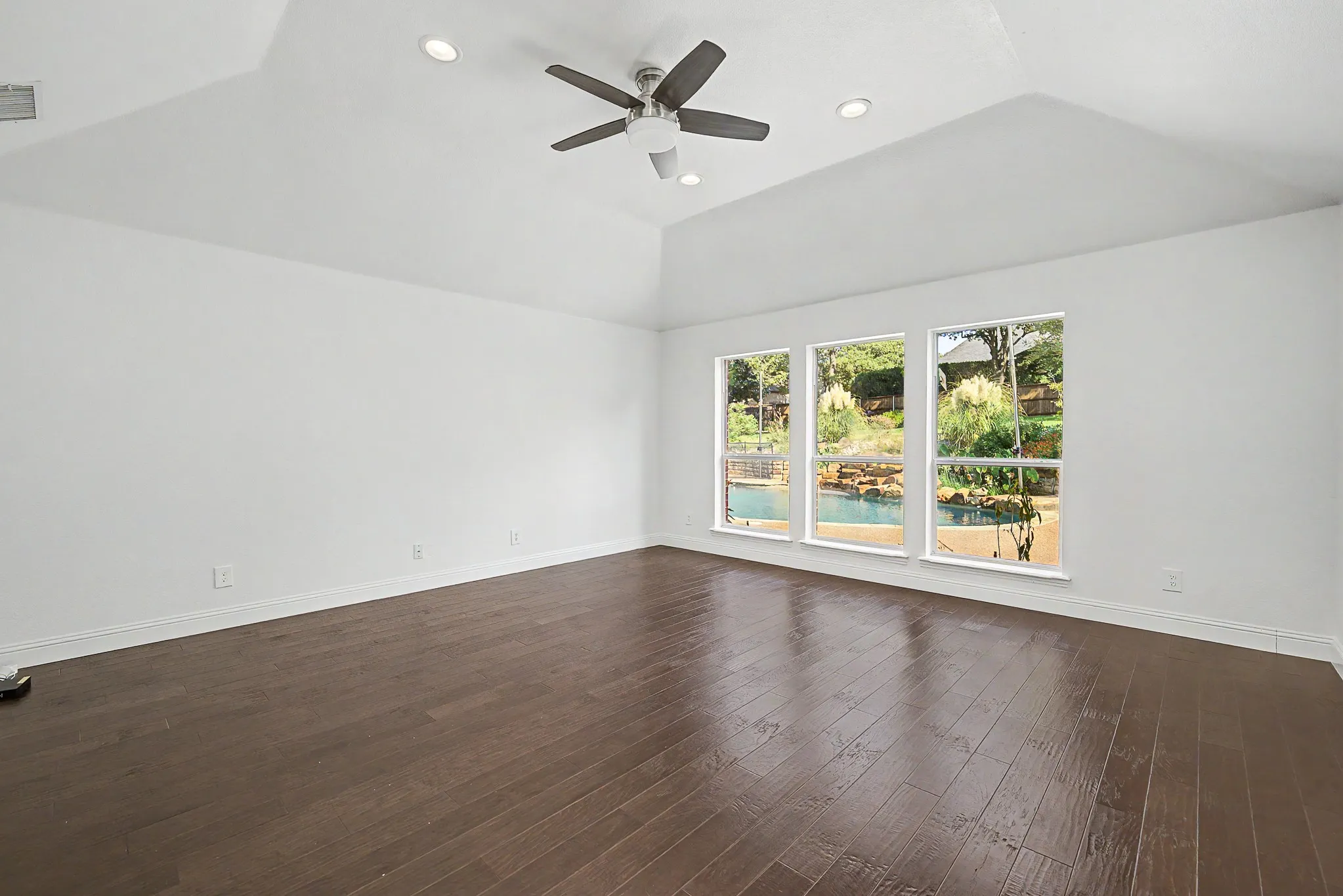 Single Family Residence For Sale in Tarrant County , 2802 Yorkshire Lane, Southlake, Texas 76092, 4 Bedroom, 3 Bathroom, 2 Garage spaces, 3,758 Sqft, built in 1997, mls#21379369, Real Estate Agent in Southlake, Homes For Sale in Tarrant county, Homes For Sale in Southlake, Realtor in Southlake Texas, Real Estate Brokerage Independent Realty Texas, Luminita Cordes Realtor