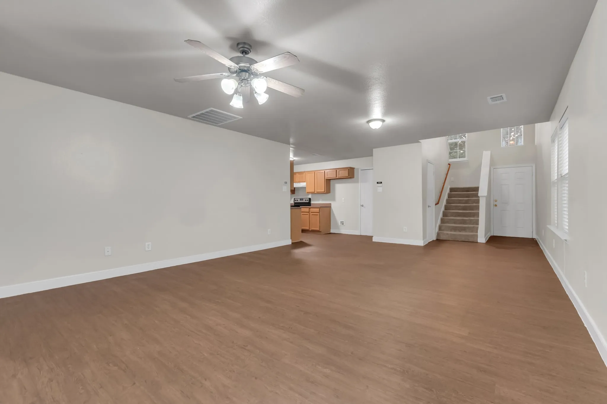 Single Family Residence For Sale in Dallas County , 3517 Apple Valley Way, Dallas, Texas 75227, 5 Bedroom, 3 Bathroom, 2 Garage spaces, 1,934 Sqft, built in 2005, mls#21379393, Real Estate Agent in Dallas, Homes For Sale in Dallas county, Homes For Sale in Dallas, Realtor in Dallas Texas, Real Estate Brokerage Independent Realty Texas, Luminita Cordes Realtor