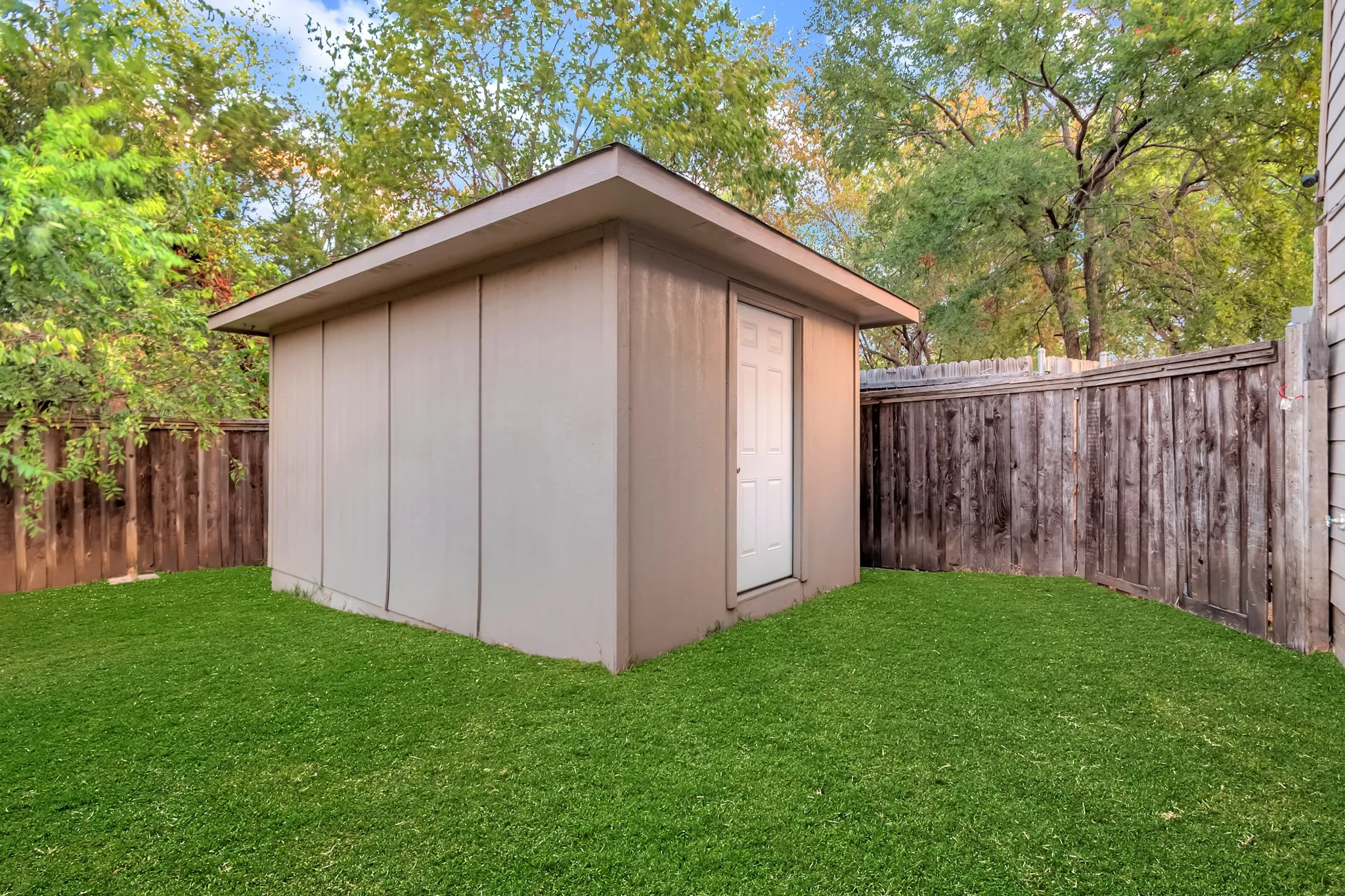 Single Family Residence For Sale in Dallas County , 3517 Apple Valley Way, Dallas, Texas 75227, 5 Bedroom, 3 Bathroom, 2 Garage spaces, 1,934 Sqft, built in 2005, mls#21379393, Real Estate Agent in Dallas, Homes For Sale in Dallas county, Homes For Sale in Dallas, Realtor in Dallas Texas, Real Estate Brokerage Independent Realty Texas, Luminita Cordes Realtor