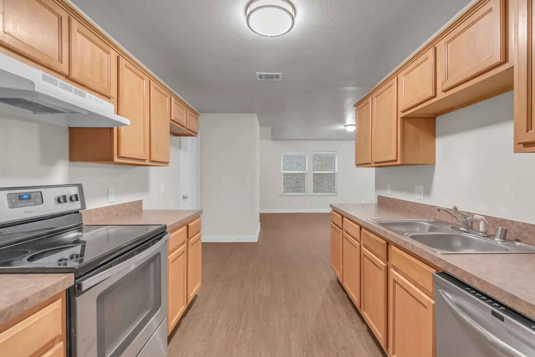 Single Family Residence For Sale in Dallas County , 3517 Apple Valley Way, Dallas, Texas 75227, 5 Bedroom, 3 Bathroom, 2 Garage spaces, 1,934 Sqft, built in 2005, mls#21379393, Real Estate Agent in Dallas, Homes For Sale in Dallas county, Homes For Sale in Dallas, Realtor in Dallas Texas, Real Estate Brokerage Independent Realty Texas, Luminita Cordes Realtor